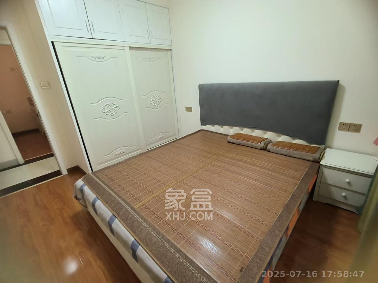 金富星城  3室2厅2卫   1800.00元/月室内图