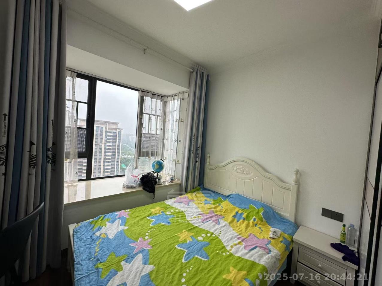 春藤小镇 4室2厅2卫 2100.0元/月 春藤小镇 4室2厅2卫 2100.0元/月室内图