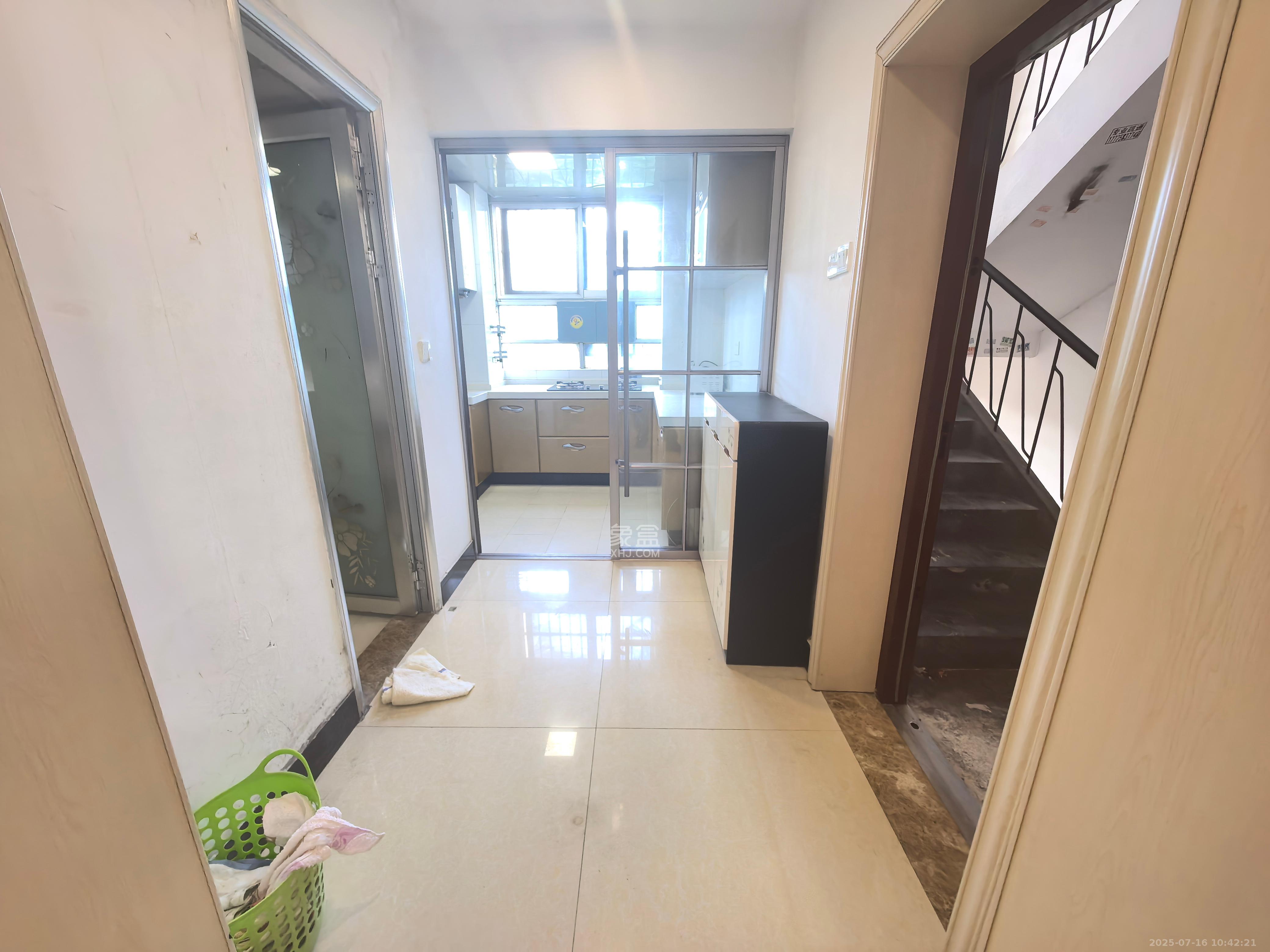 省水院宿舍 2室1厅1卫 2200.0元/月 省水院宿舍 2室1厅1卫 2200.0元/月室内图