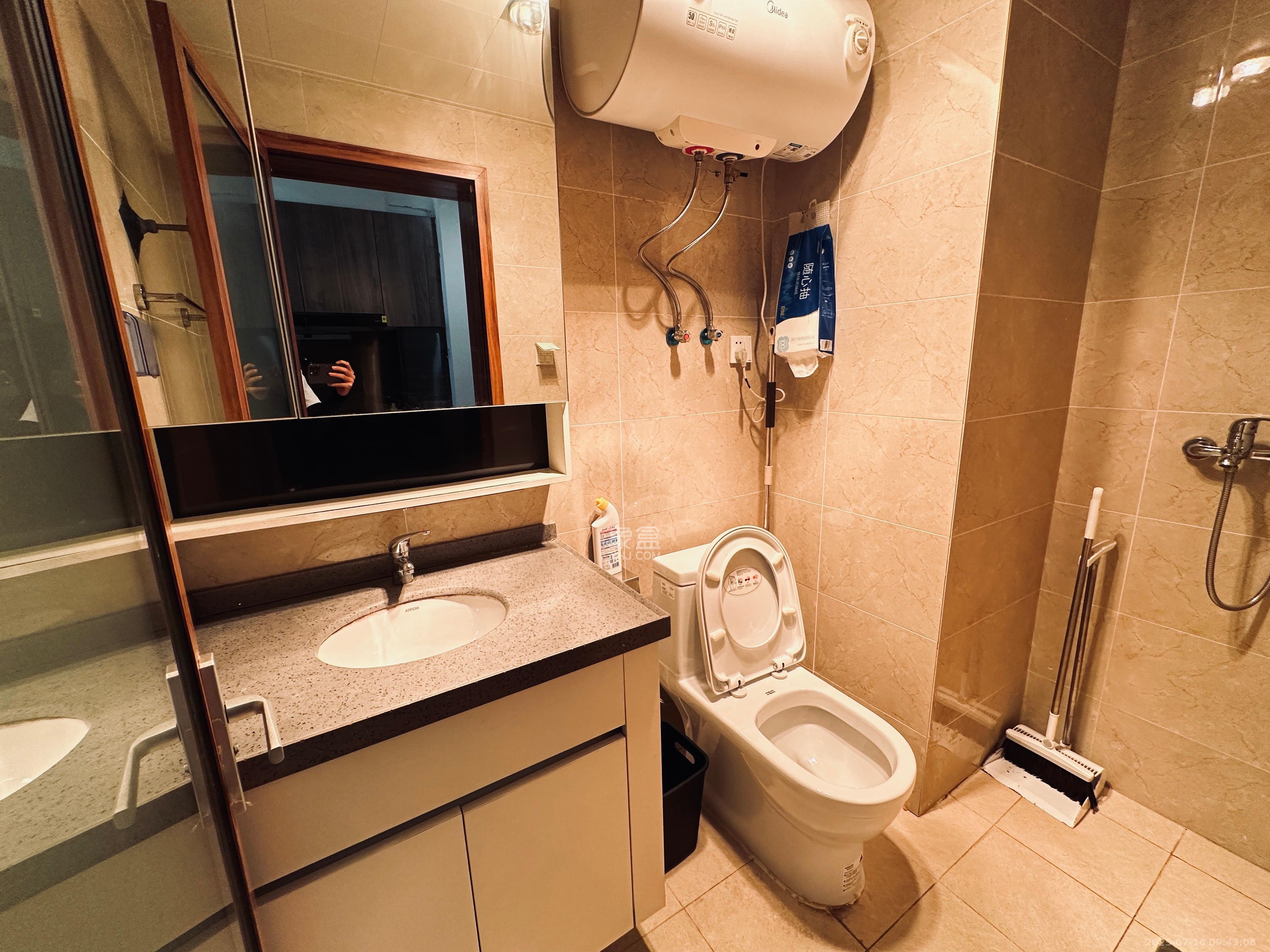 荣泰广场 1室1厅1卫 1200.0元/月 荣泰广场 1室1厅1卫 1200.0元/月室内图