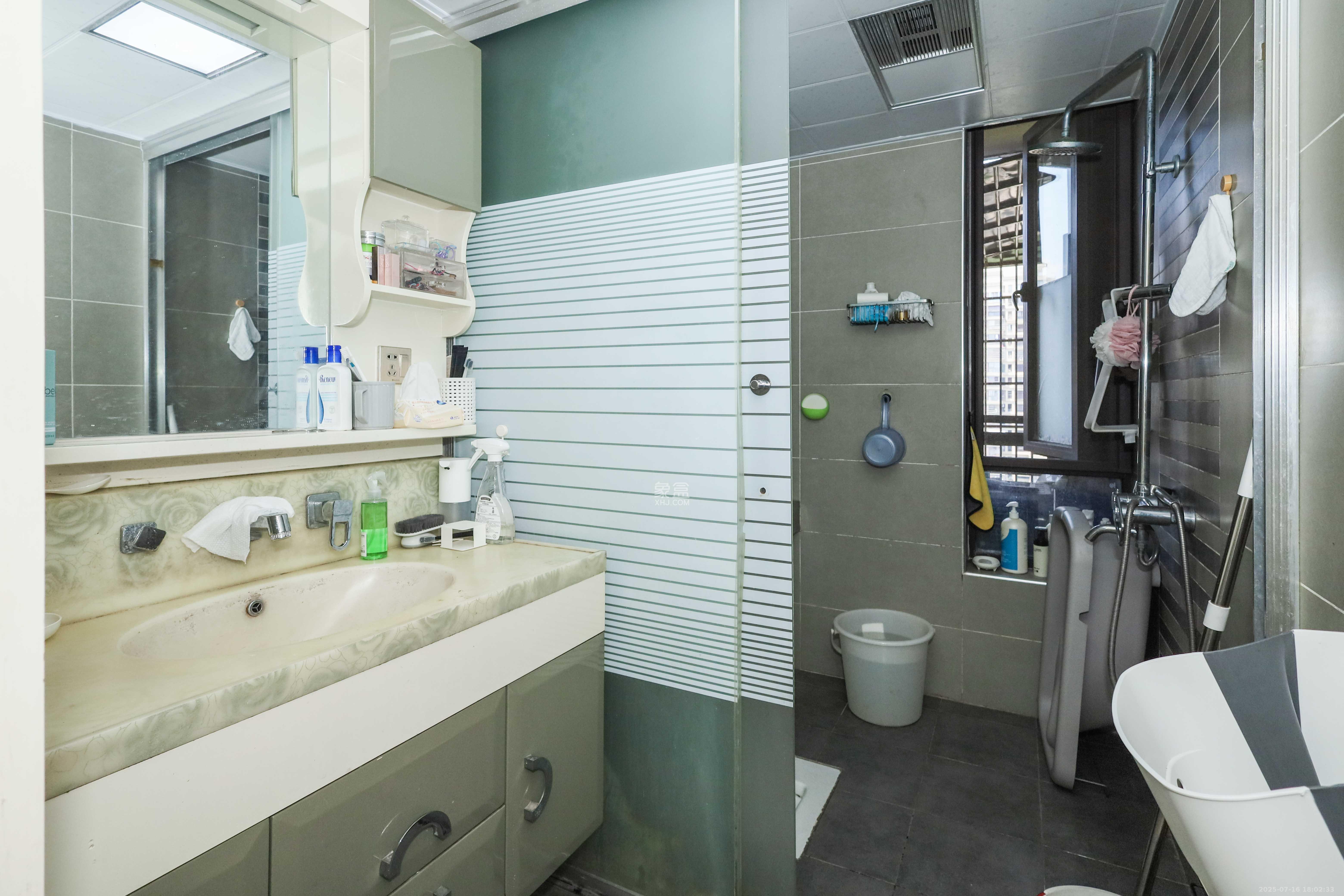 保利麓谷林语F区  3室2厅1卫    105.0万卫生间