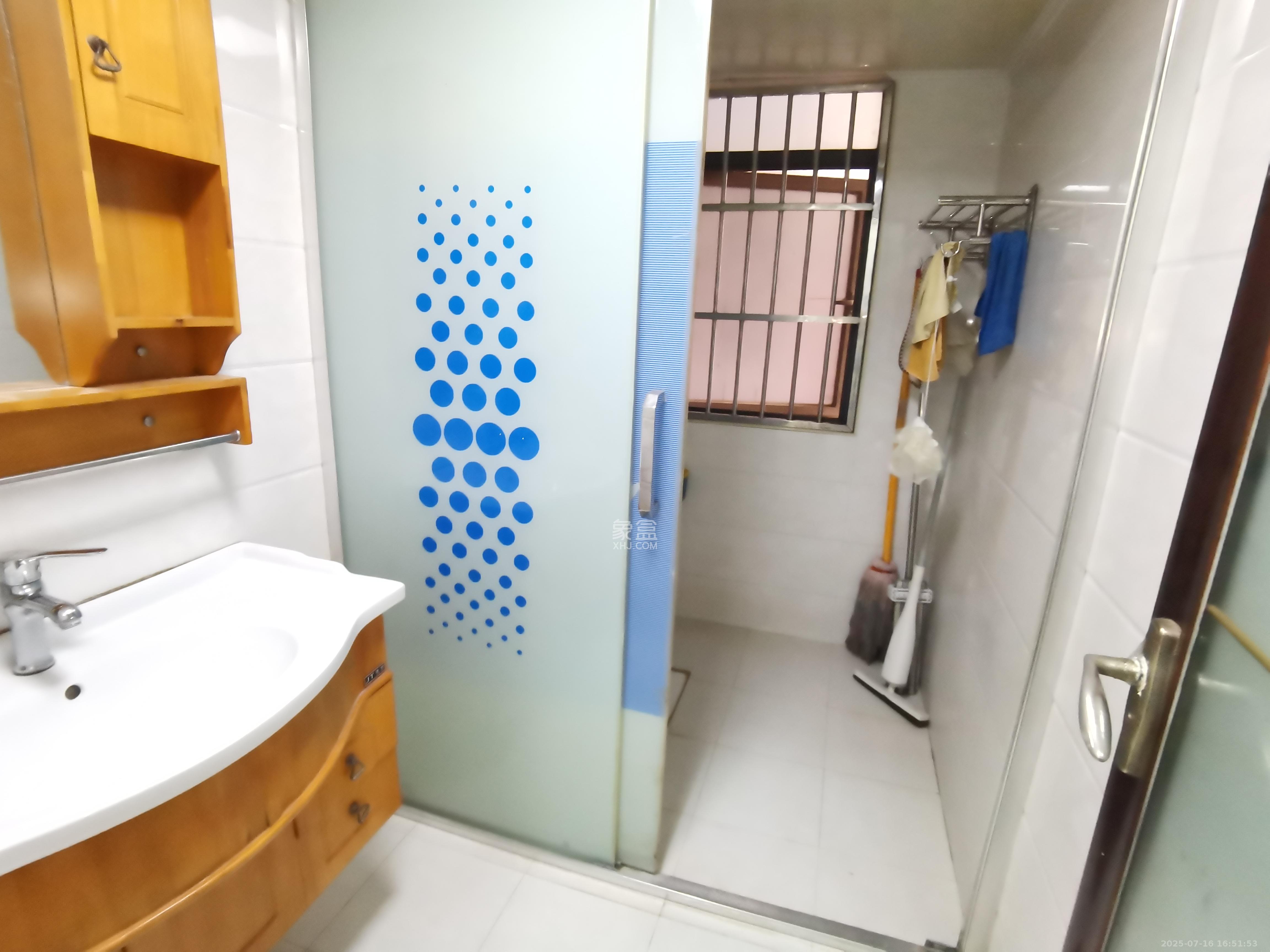 幸福庄园  3室2厅2卫   1600.00元/月室内图