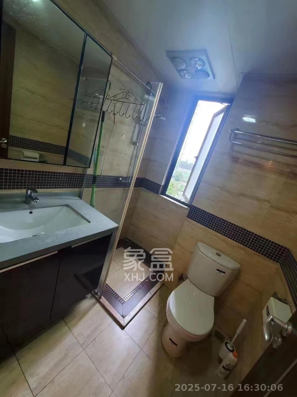 万科城  3室2厅1卫   2400.00元/月室内图