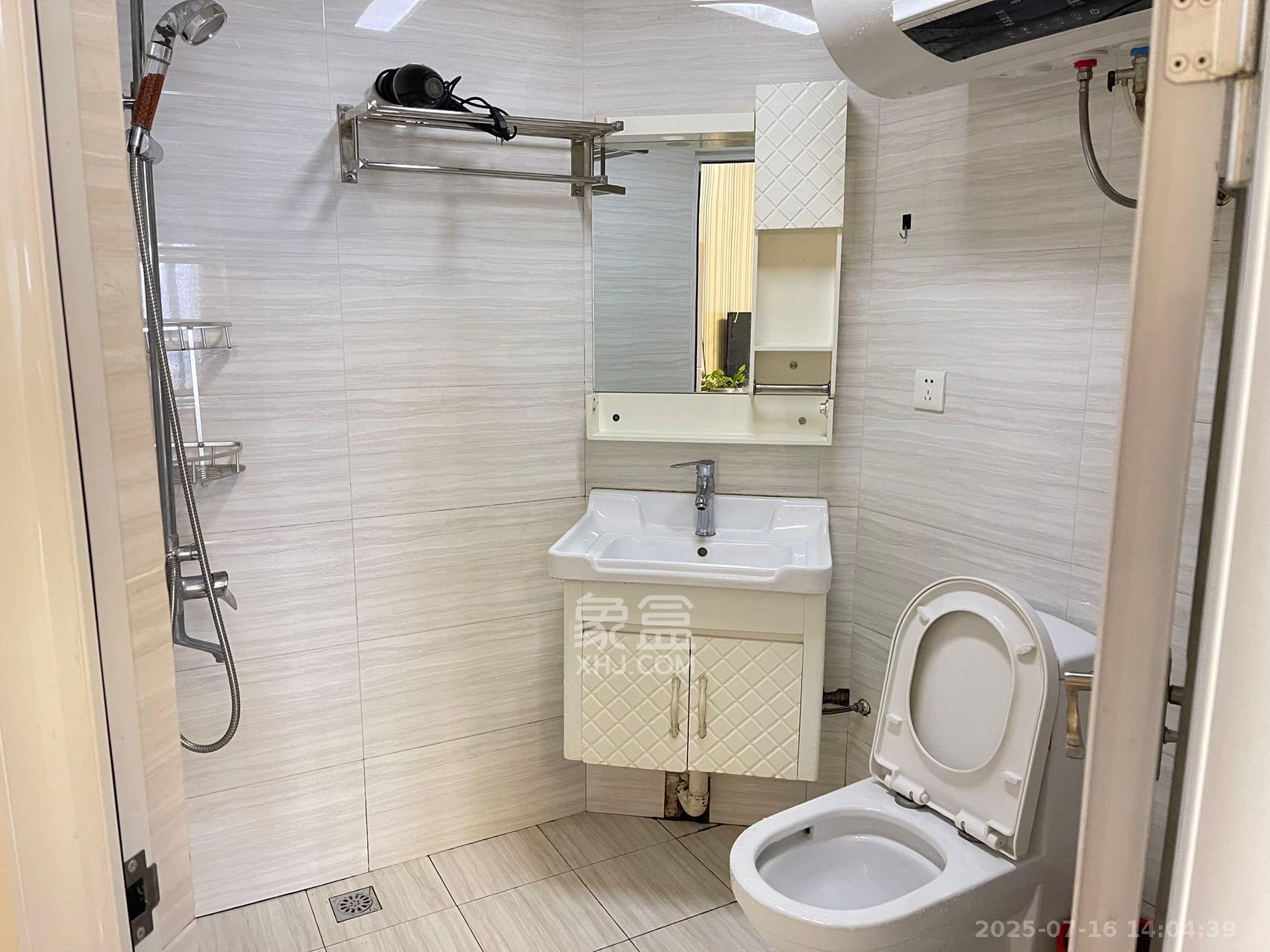 东怡外国（南湖一号)  1室1厅1卫    2100.0元/月室内图