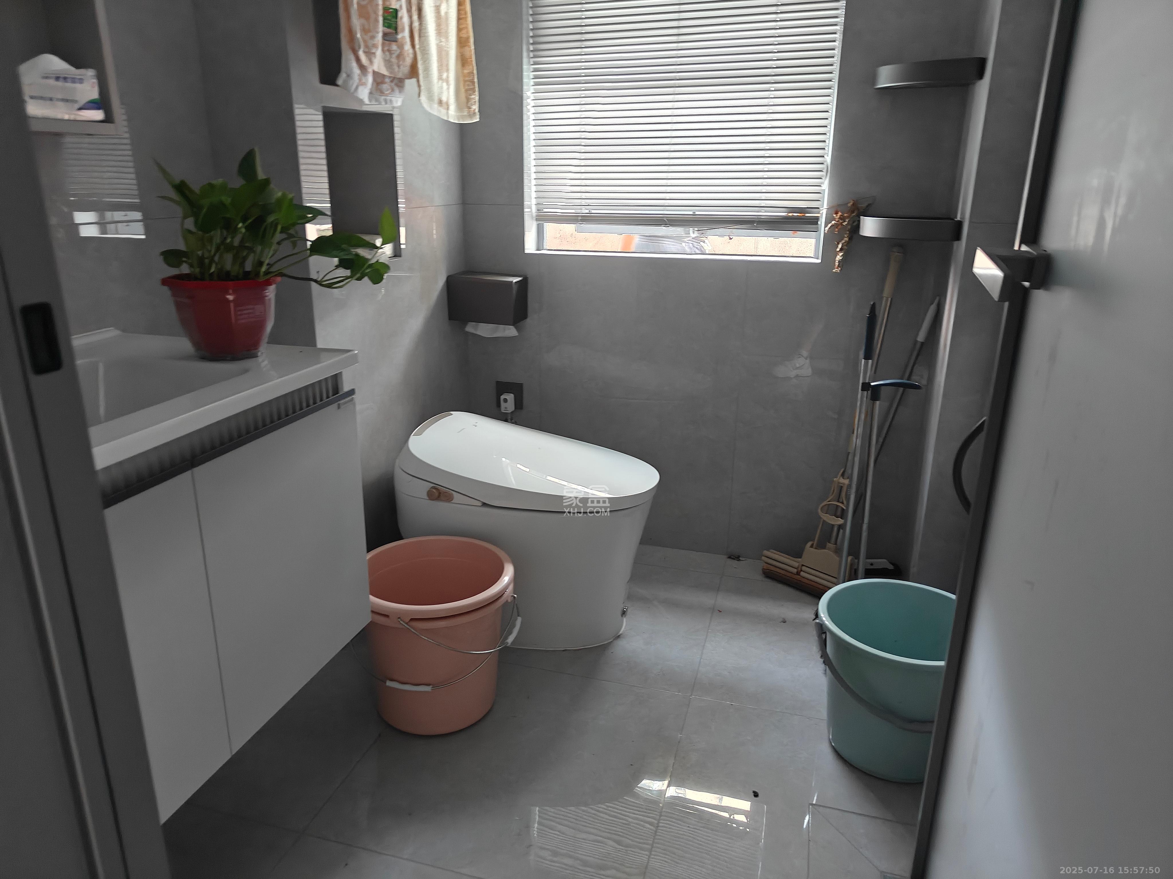 莲馨苑 3室2厅2卫 3400.0元/月 莲馨苑 3室2厅2卫 3400.0元/月室内图