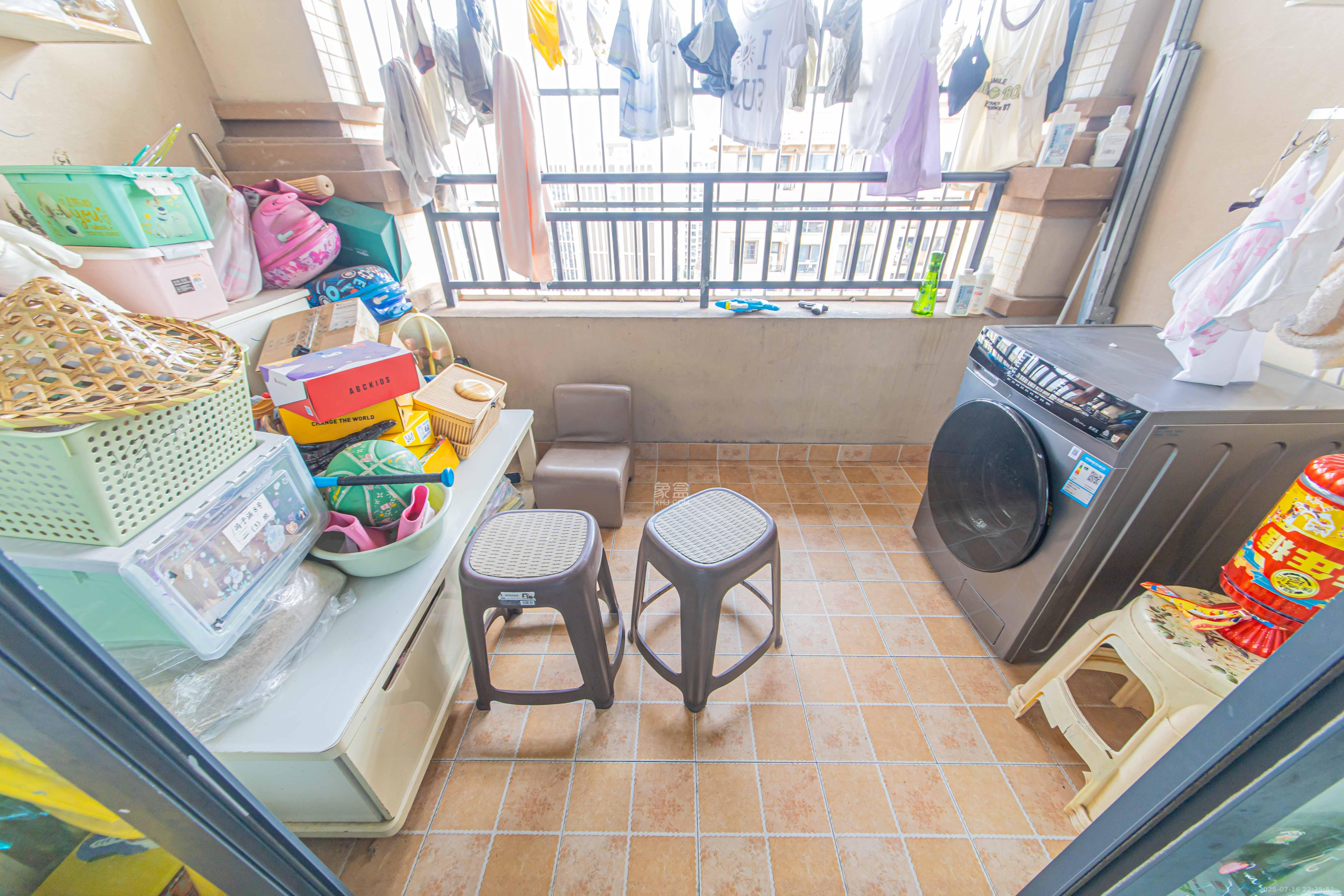 中建芙蓉嘉苑 3室2厅1卫 89.99万 中建芙蓉嘉苑 3室2厅1卫 89.99万阳台