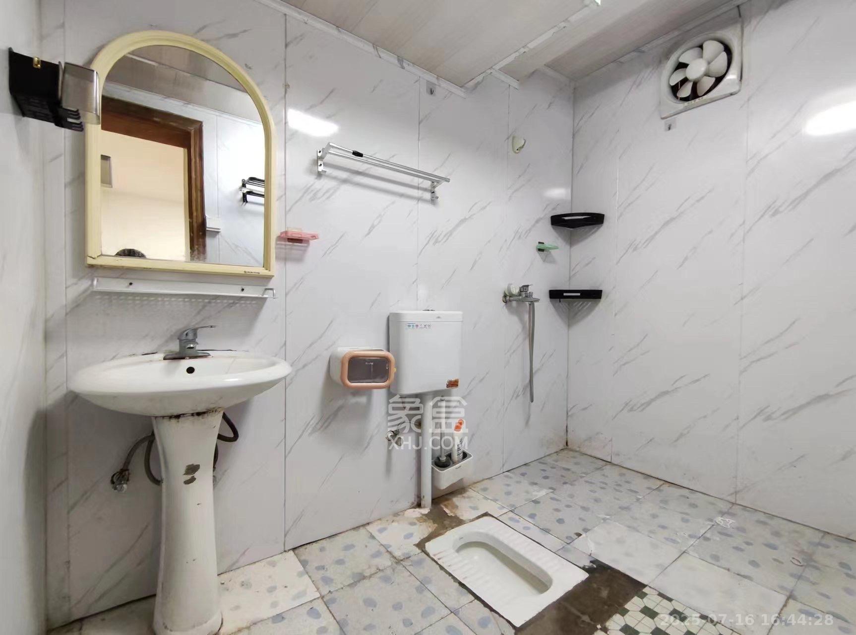 中意花苑  2室2厅1卫    1600.0元/月 中意花苑  2室2厅1卫    1600.0元/月室内图