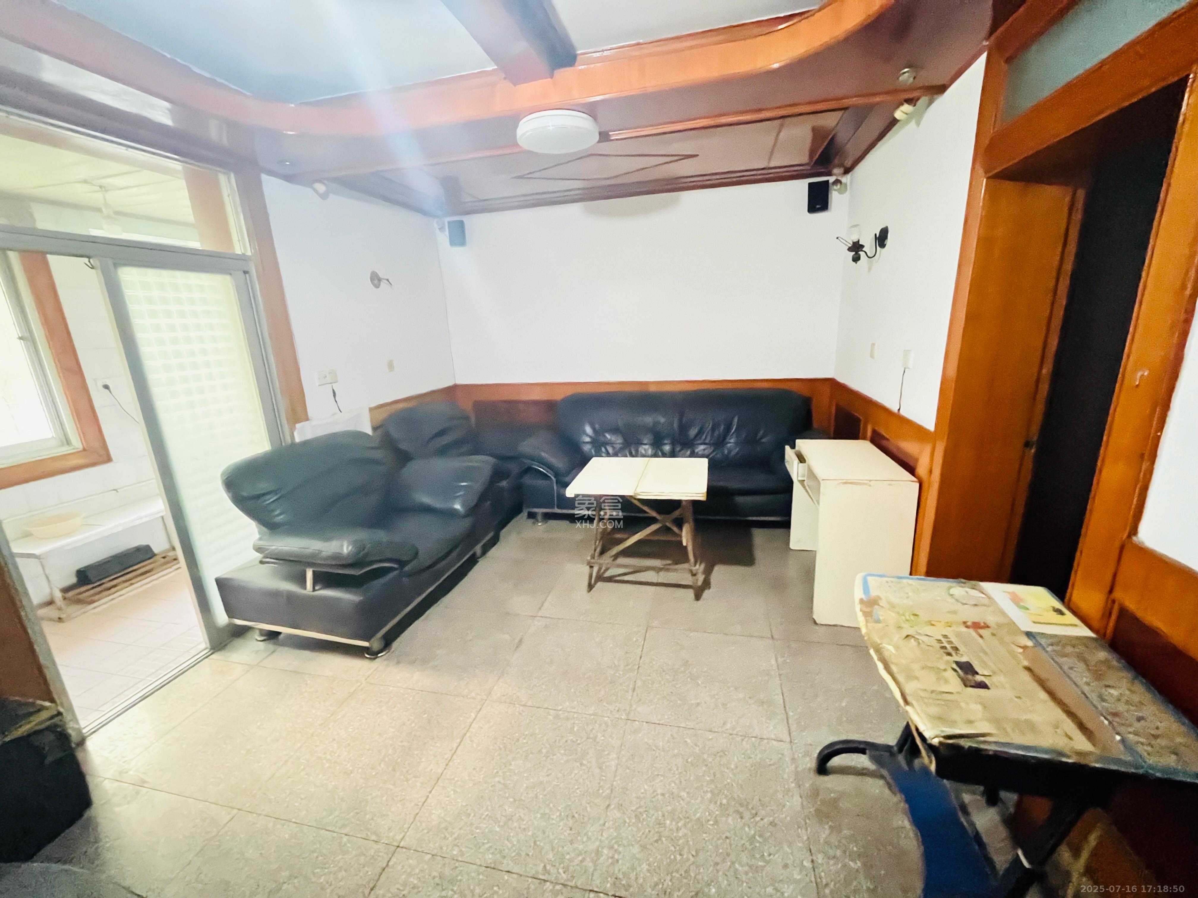 开发公司宿舍  2室2厅1卫    1600.0元/月