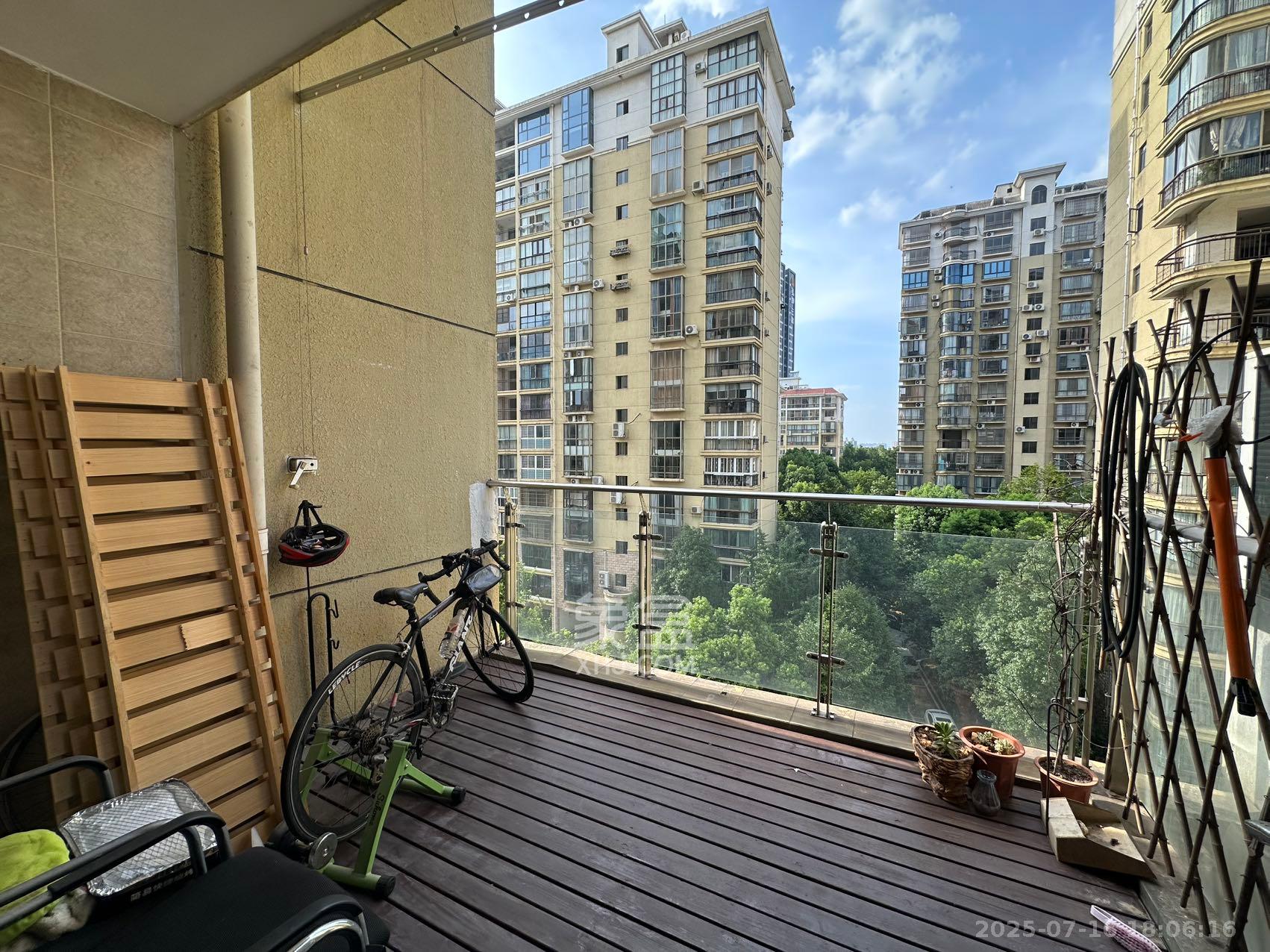 金色比华利  5室2厅3卫    10000.0元/月 金色比华利  5室2厅3卫    10000.0元/月室内图