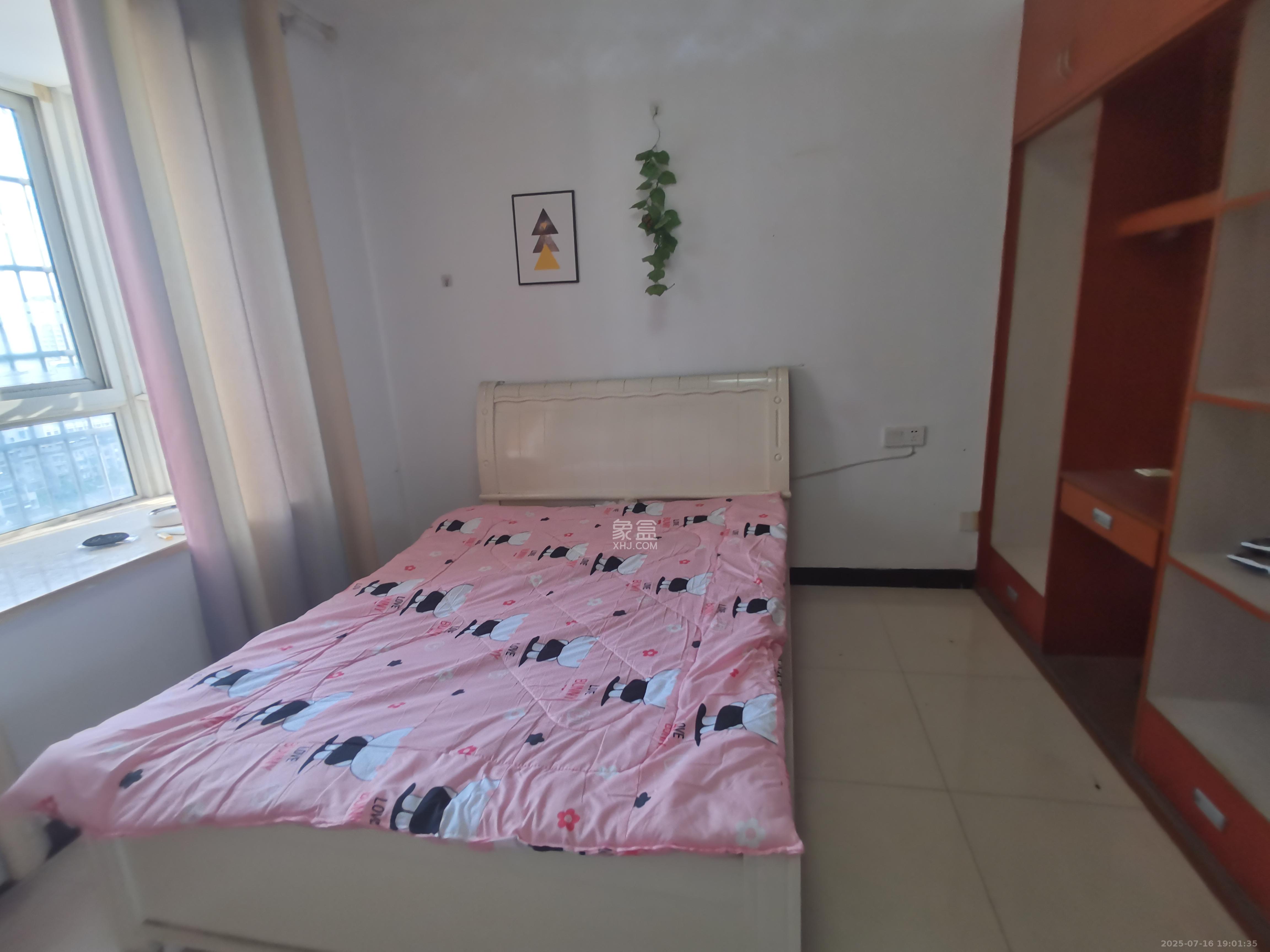 一品东庭  3室2厅1卫    2500.0元/月 一品东庭  3室2厅1卫    2500.0元/月室内图