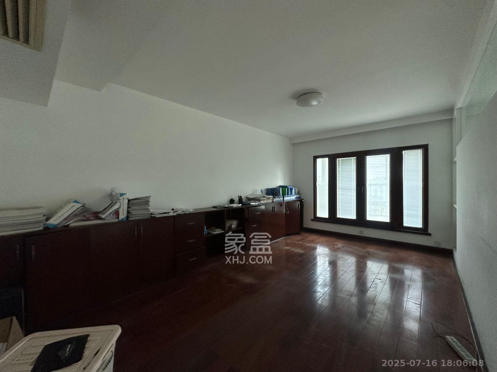 金色比华利  5室2厅3卫    10000.0元/月 金色比华利  5室2厅3卫    10000.0元/月室内图1