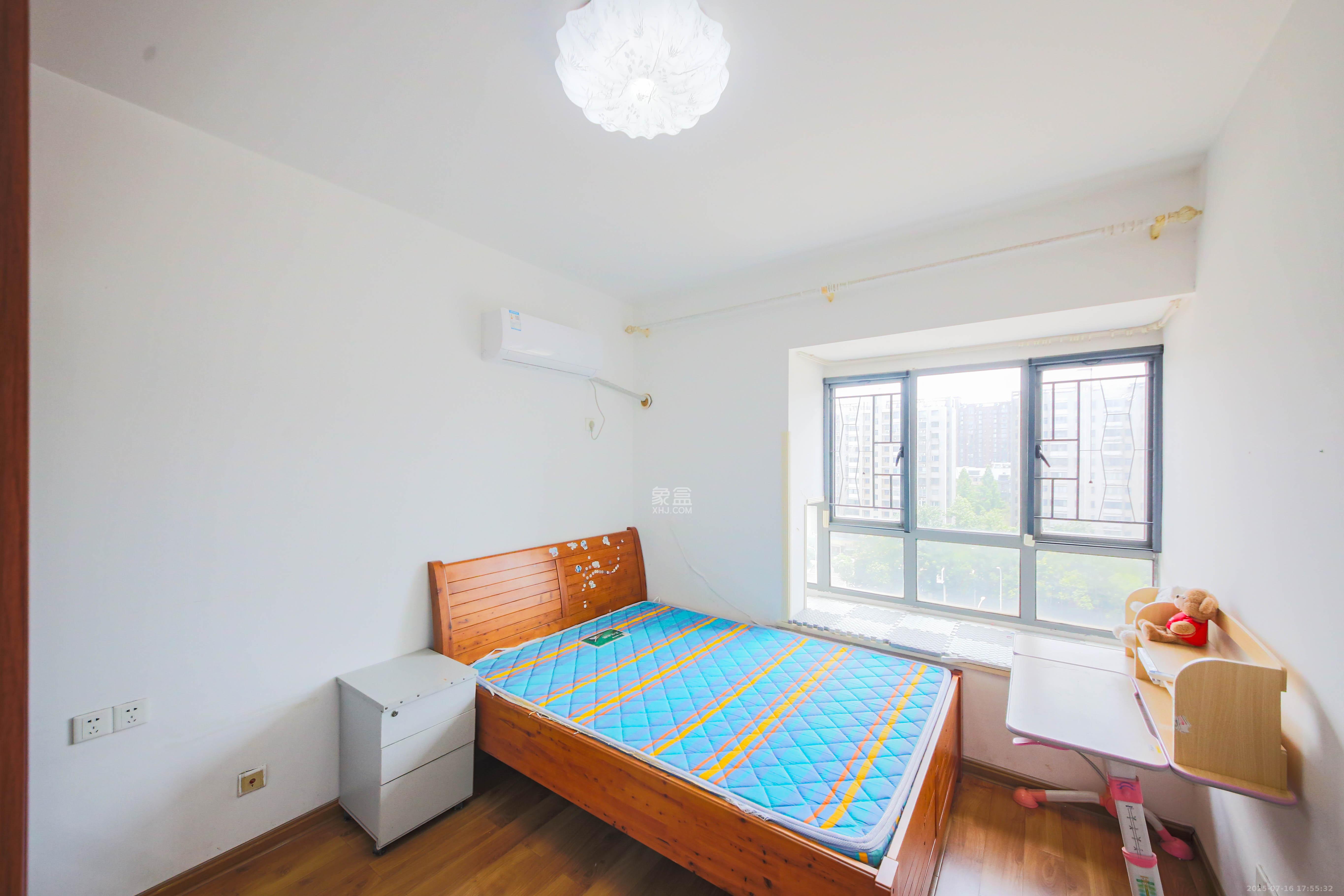 湘府东苑 3室2厅2卫 85.0万 湘府东苑 3室2厅2卫 85.0万卧室