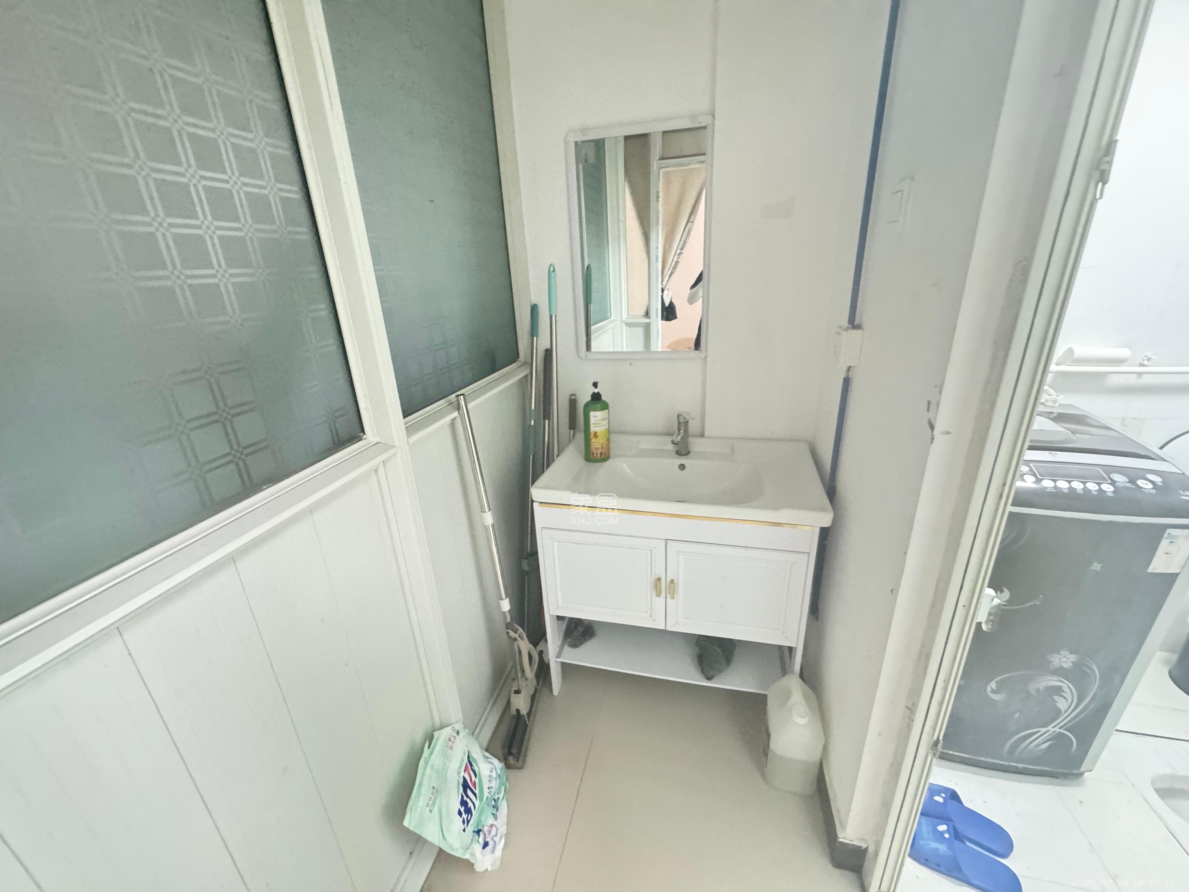 摩天一号 1室1厅1卫 2500.0元/月 摩天一号 1室1厅1卫 2500.0元/月室内图