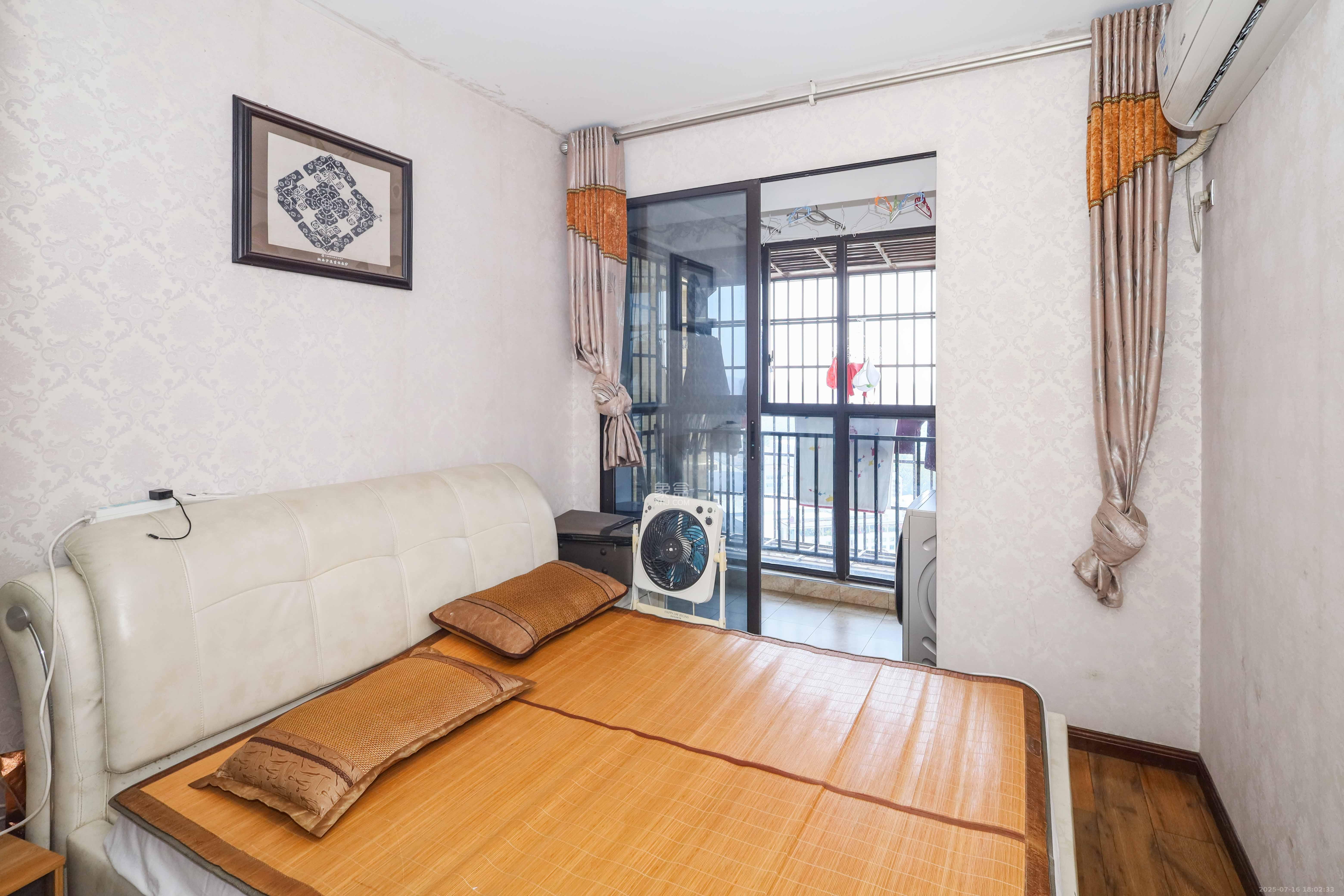 保利麓谷林语F区 3室2厅1卫 105.0万 保利麓谷林语F区 3室2厅1卫 105.0万卧室