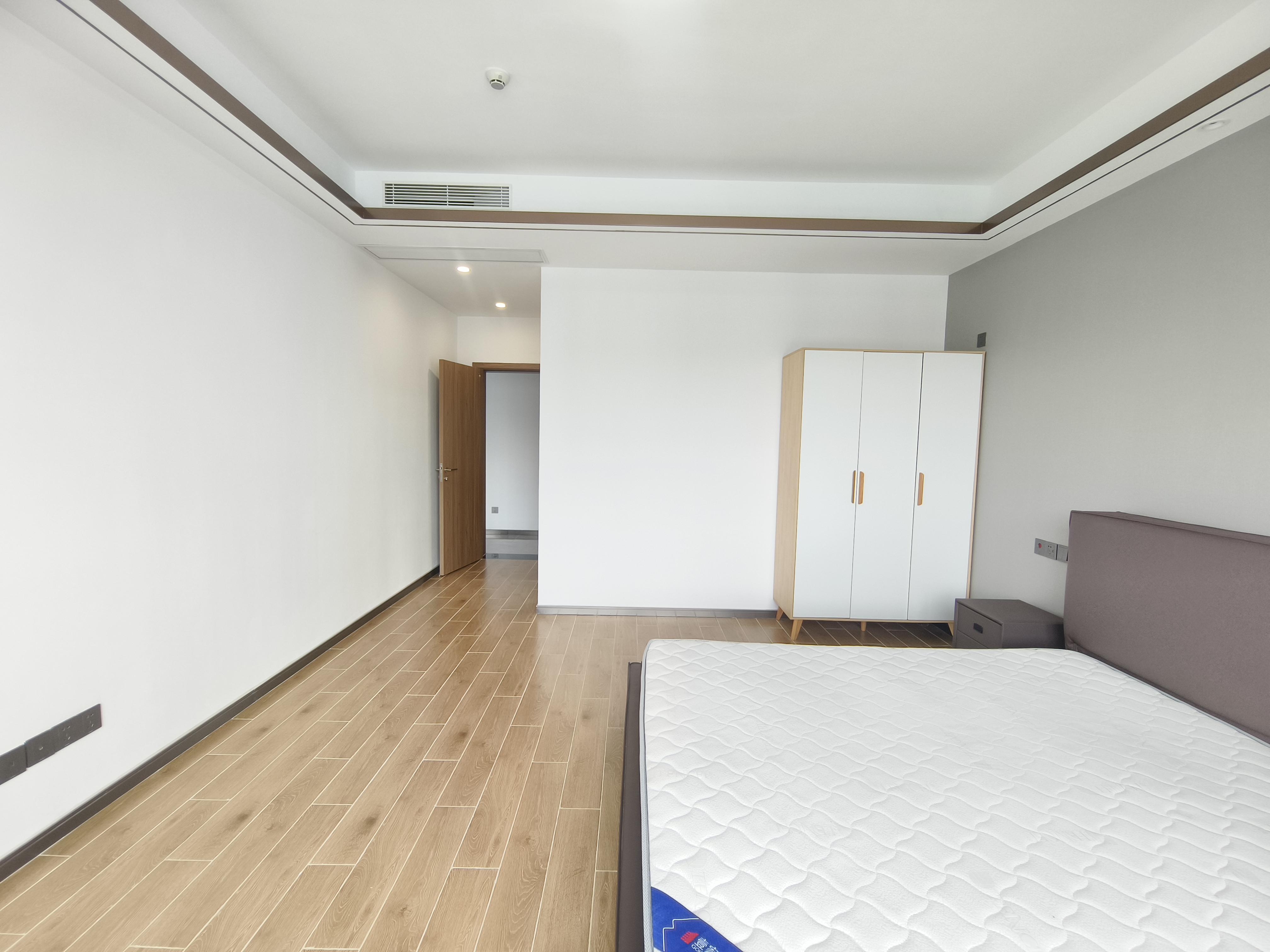 海航豪庭南苑  3室2厅2卫   5300.00元/月室内图