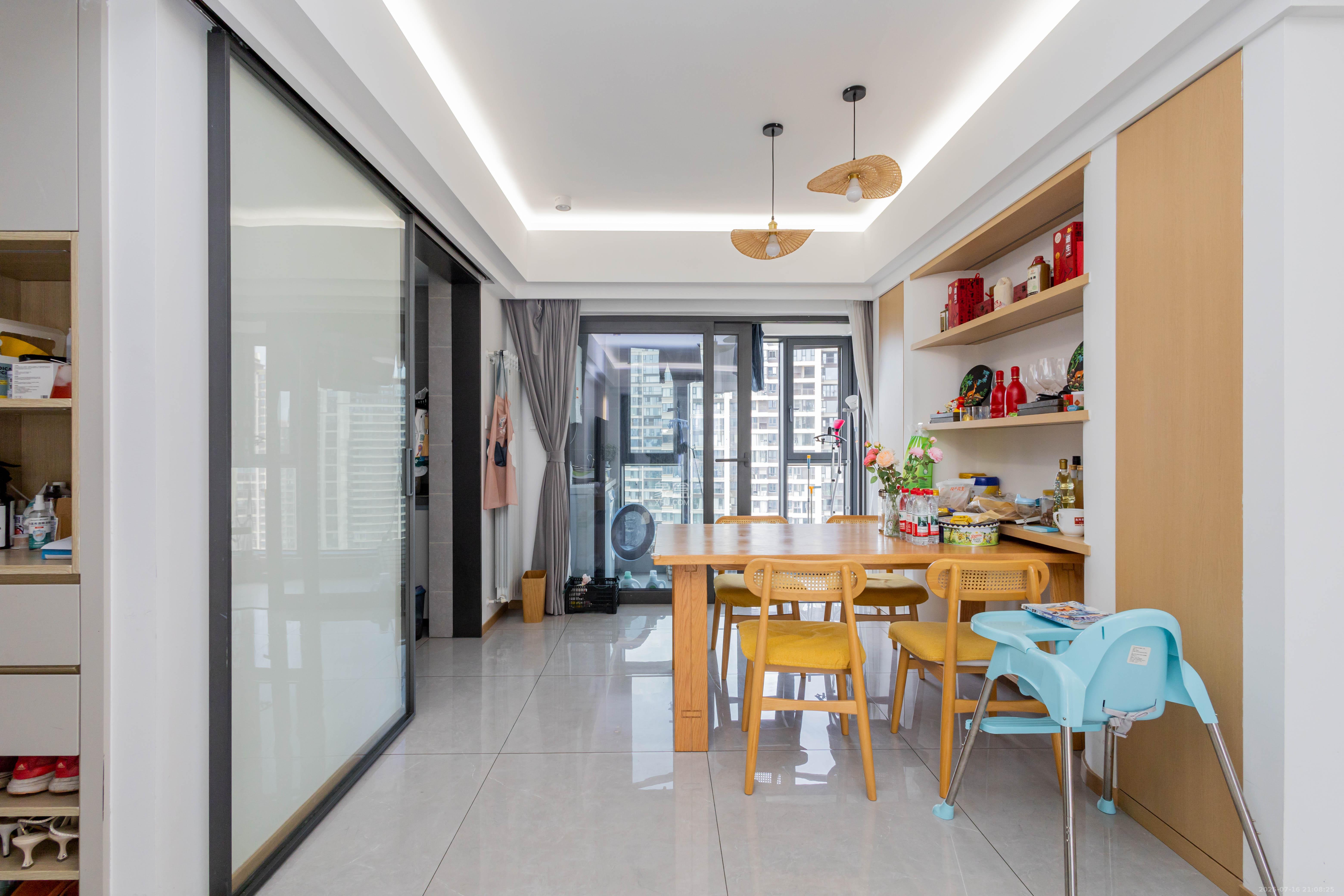 时代印记(长沙时代印记花园) 4室2厅3卫 235.0万 时代印记(长沙时代印记花园) 4室2厅3卫 235.0万客厅