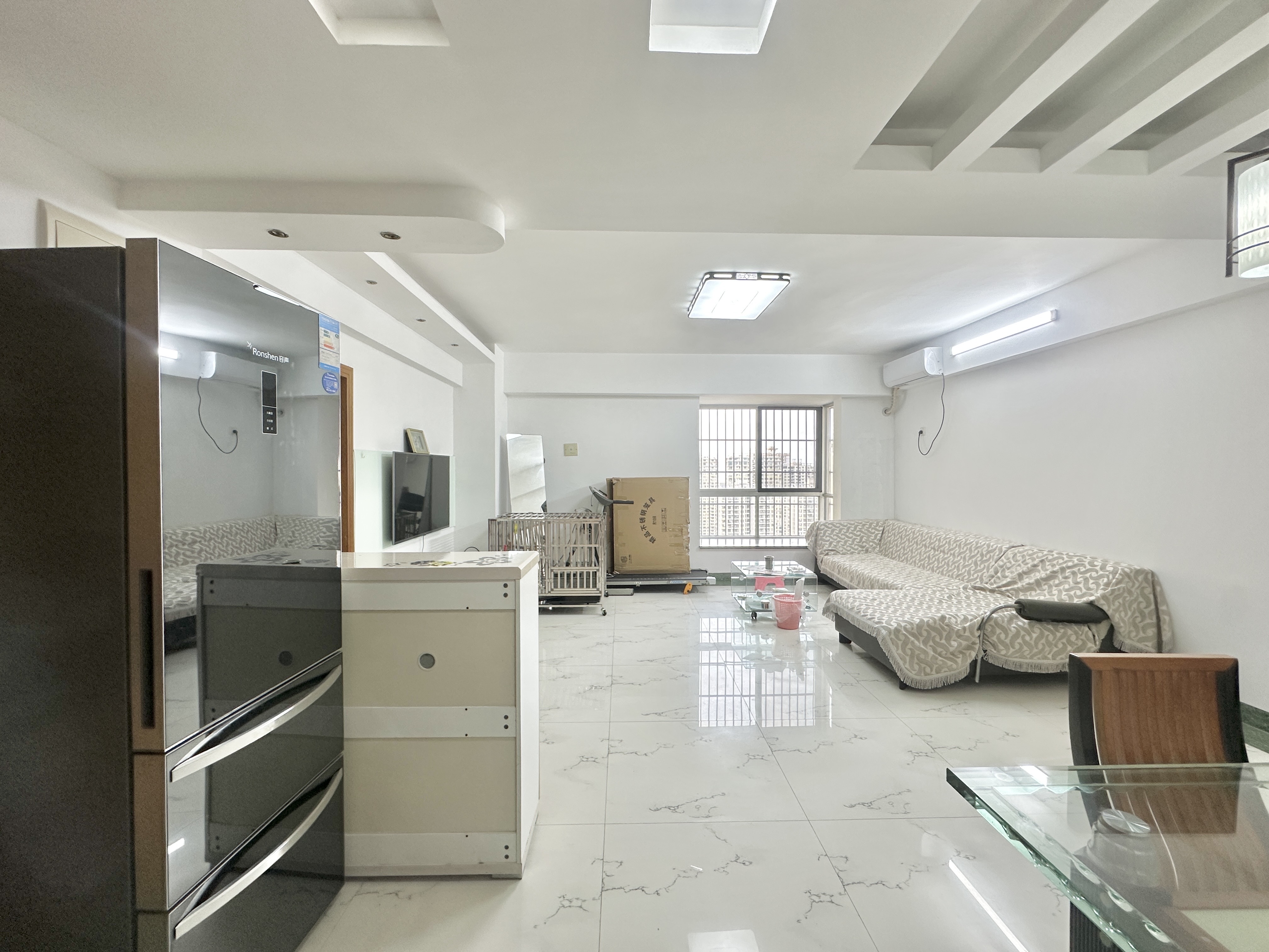 金山广场 3室2厅2卫 110.0万 金山广场 3室2厅2卫 110.0万客厅