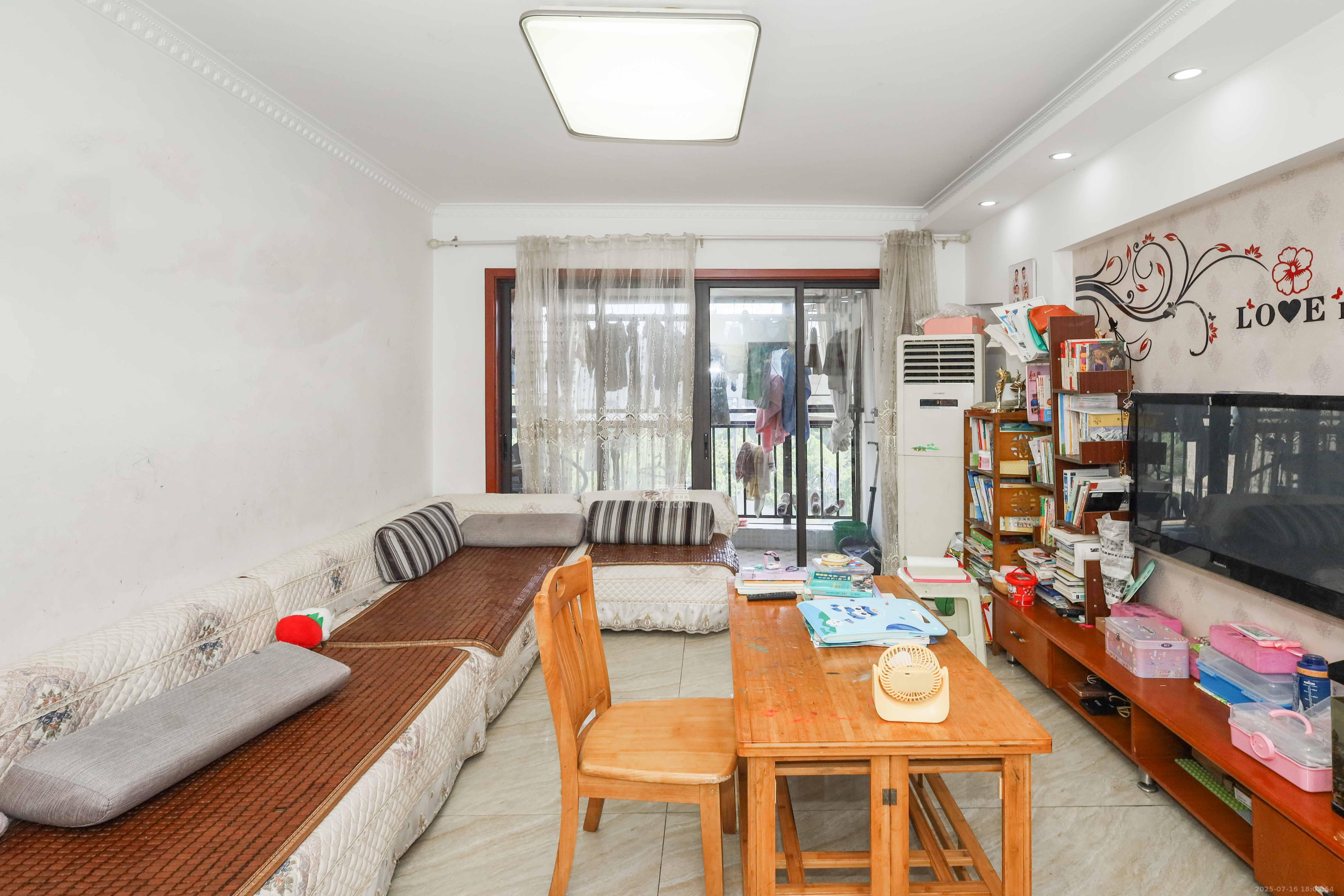 保利麓谷林语F区 3室2厅1卫 82.0万 保利麓谷林语F区 3室2厅1卫 82.0万客厅