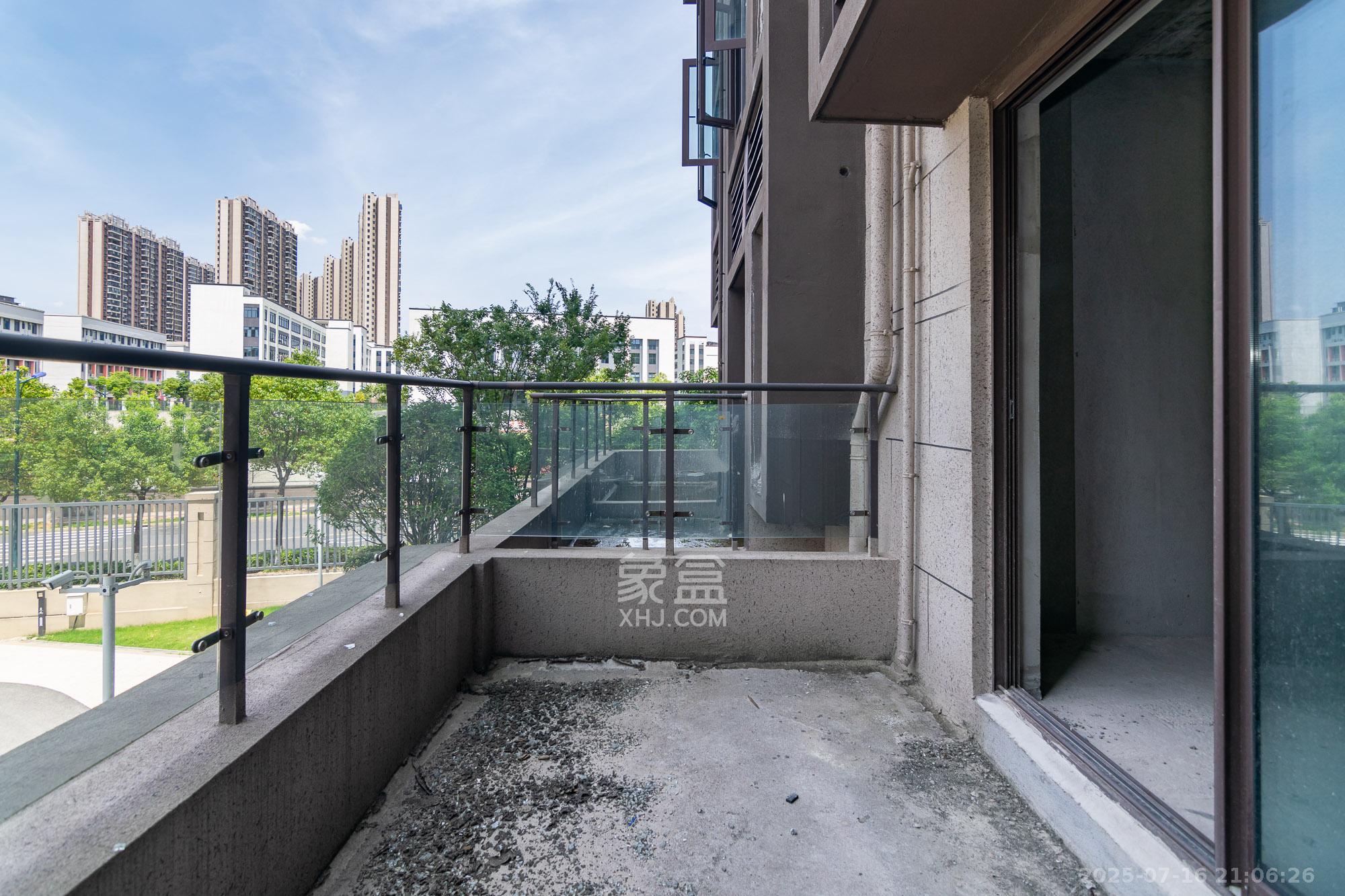 碧桂园御园  5室2厅3卫    180.0万 碧桂园御园  5室2厅3卫    180.0万阳台