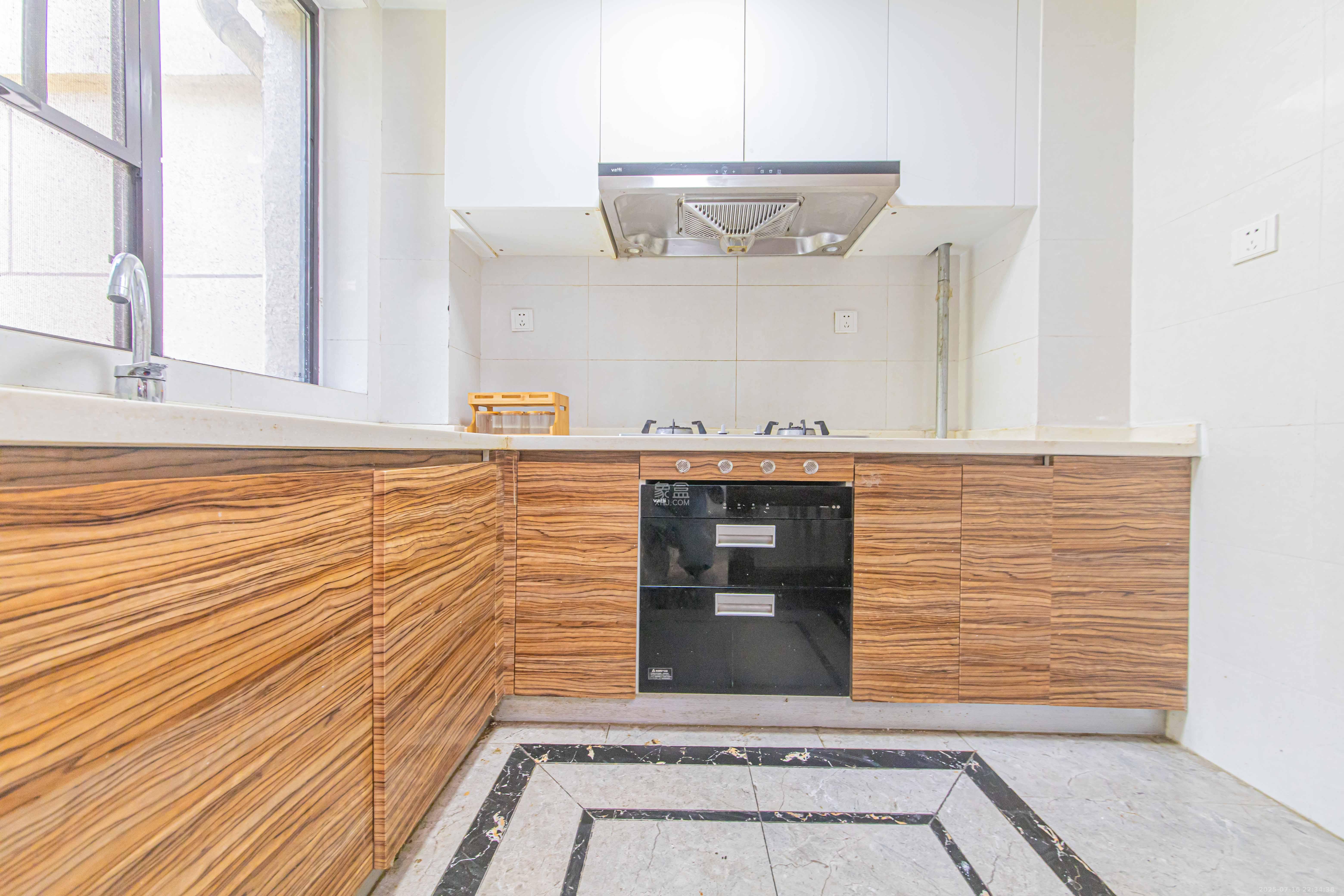 中海新城熙岸（中信新城五期）  3室2厅2卫    106.0万厨房