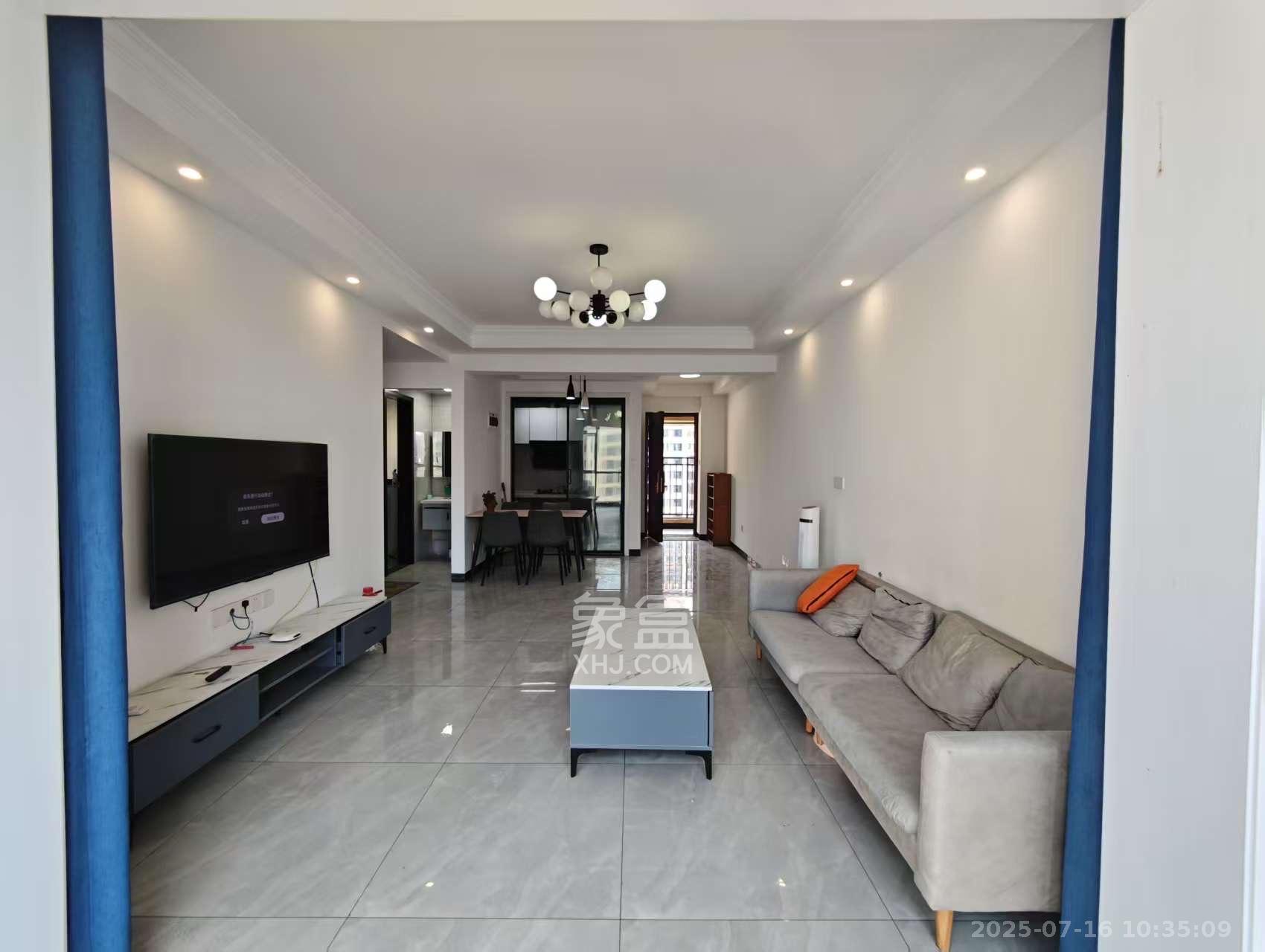 阳光城尚东湾蓝莓苑  4室2厅2卫    2800.0元/月 阳光城尚东湾蓝莓苑  4室2厅2卫    2800.0元/月室内图