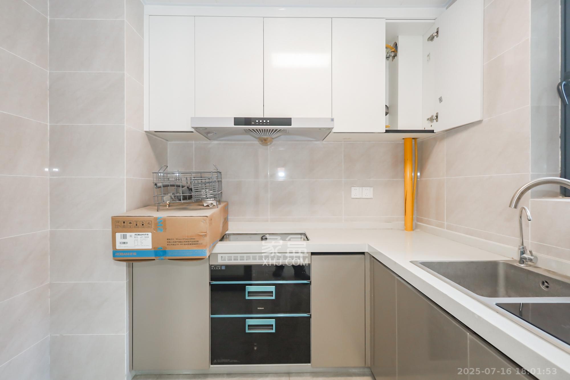 滨江府1913 4室2厅2卫 233.0万 滨江府1913 4室2厅2卫 233.0万厨房