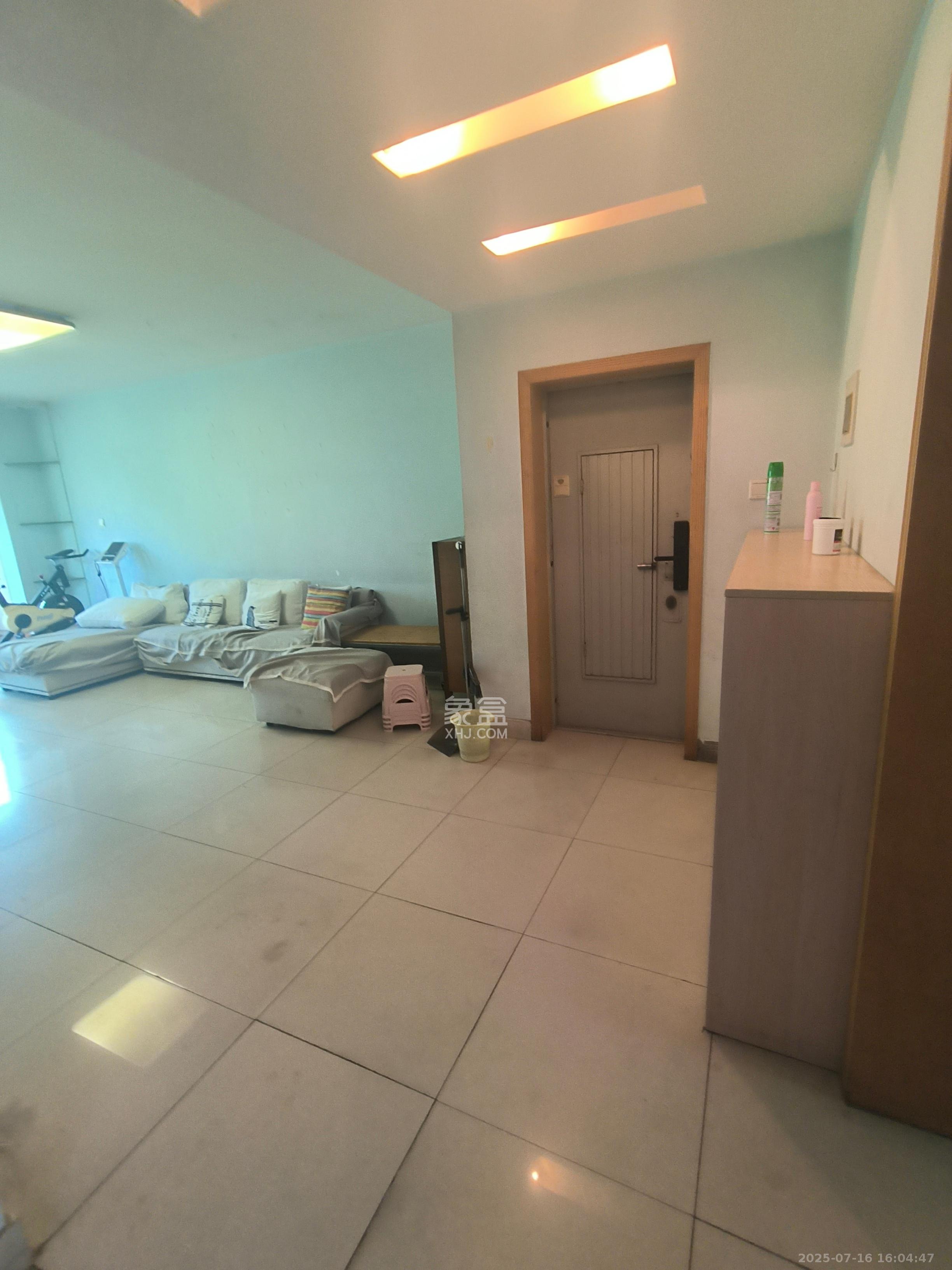 咸嘉新村嘉明苑  3室2厅2卫    2100.0元/月室内图