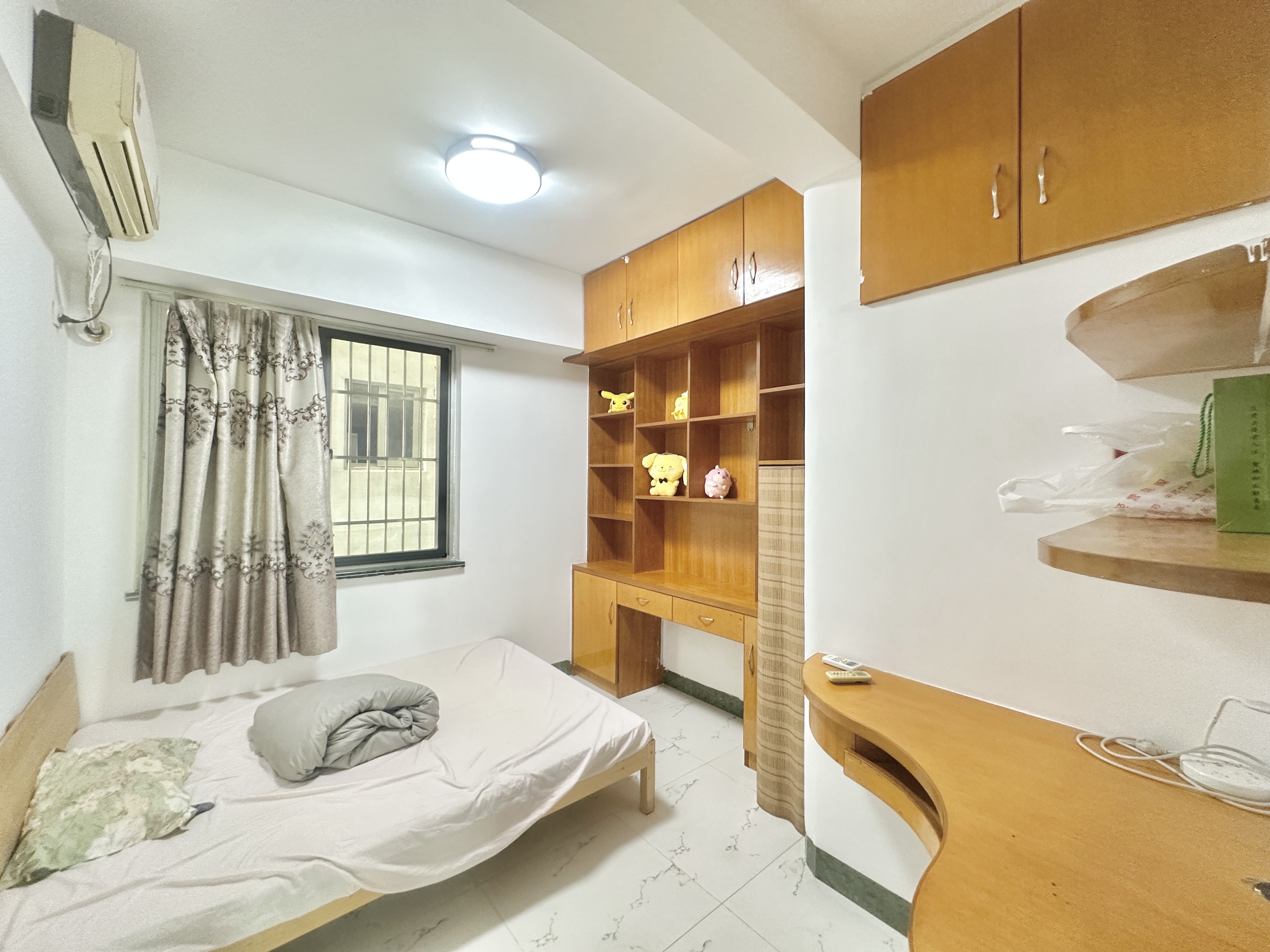 金山广场 3室2厅2卫 110.0万 金山广场 3室2厅2卫 110.0万客厅