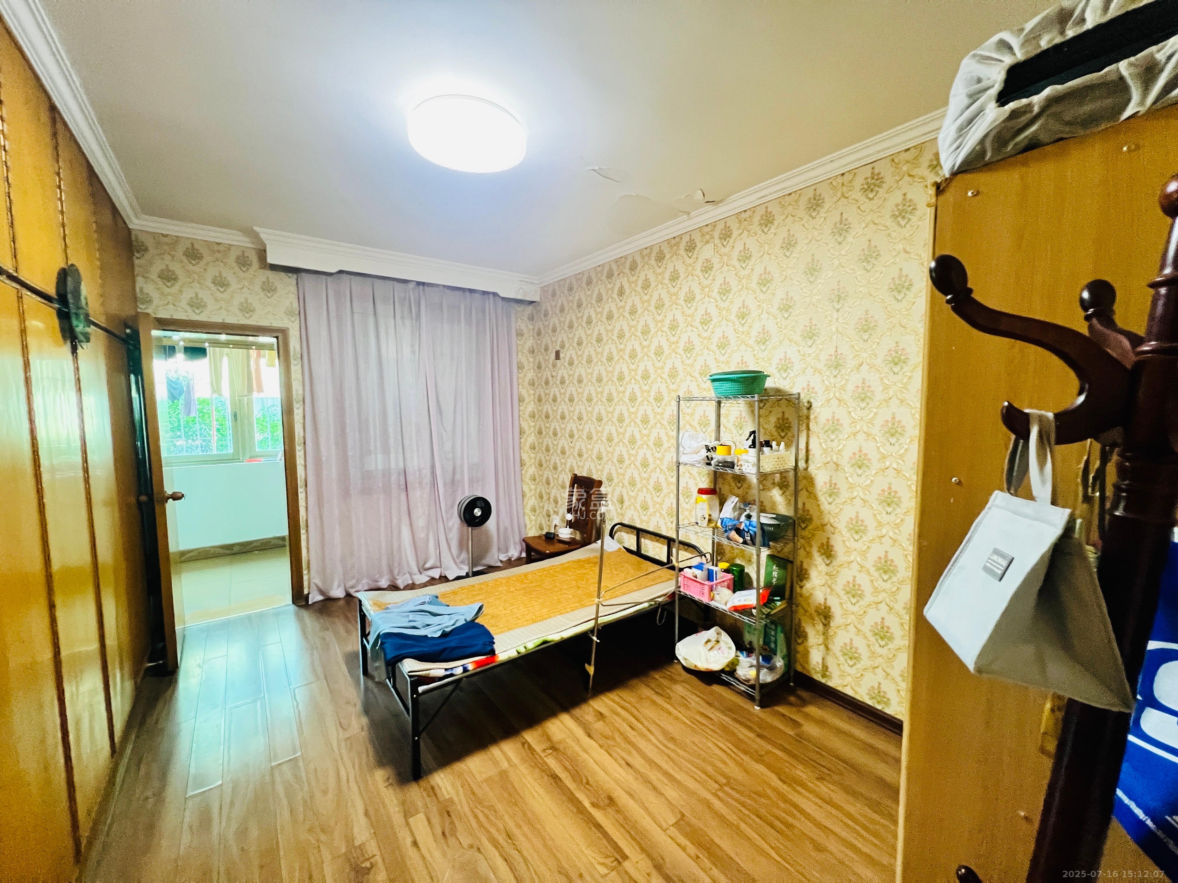 向东园社区(国税局宿舍) 3室2厅2卫 2600.0元/月 向东园社区(国税局宿舍) 3室2厅2卫 2600.0元/月室内图