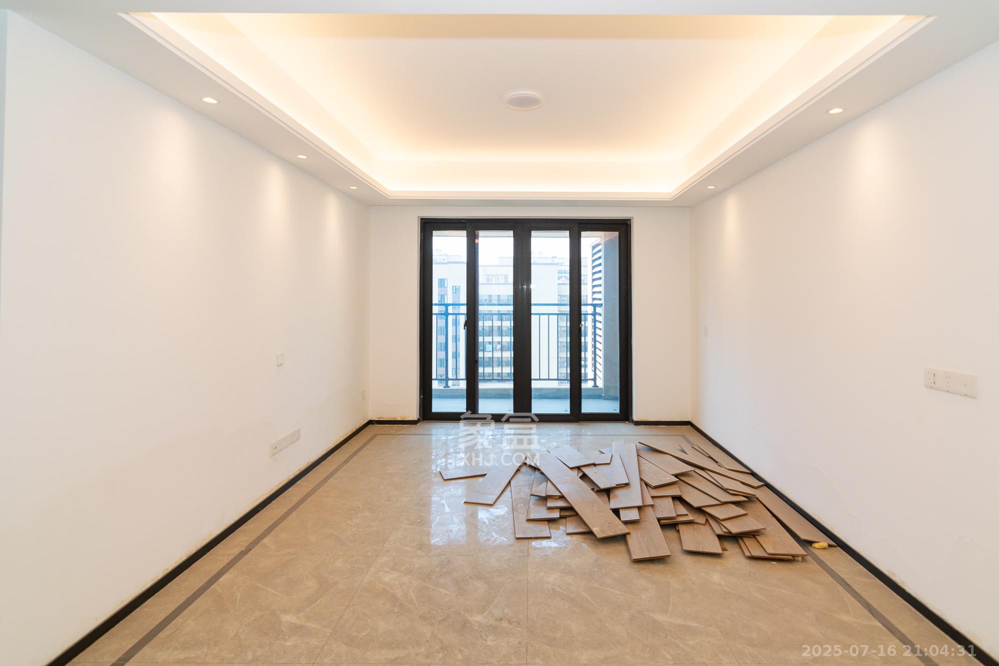 金辉优步学府  4室2厅2卫    103.0万 金辉优步学府  4室2厅2卫    103.0万客厅