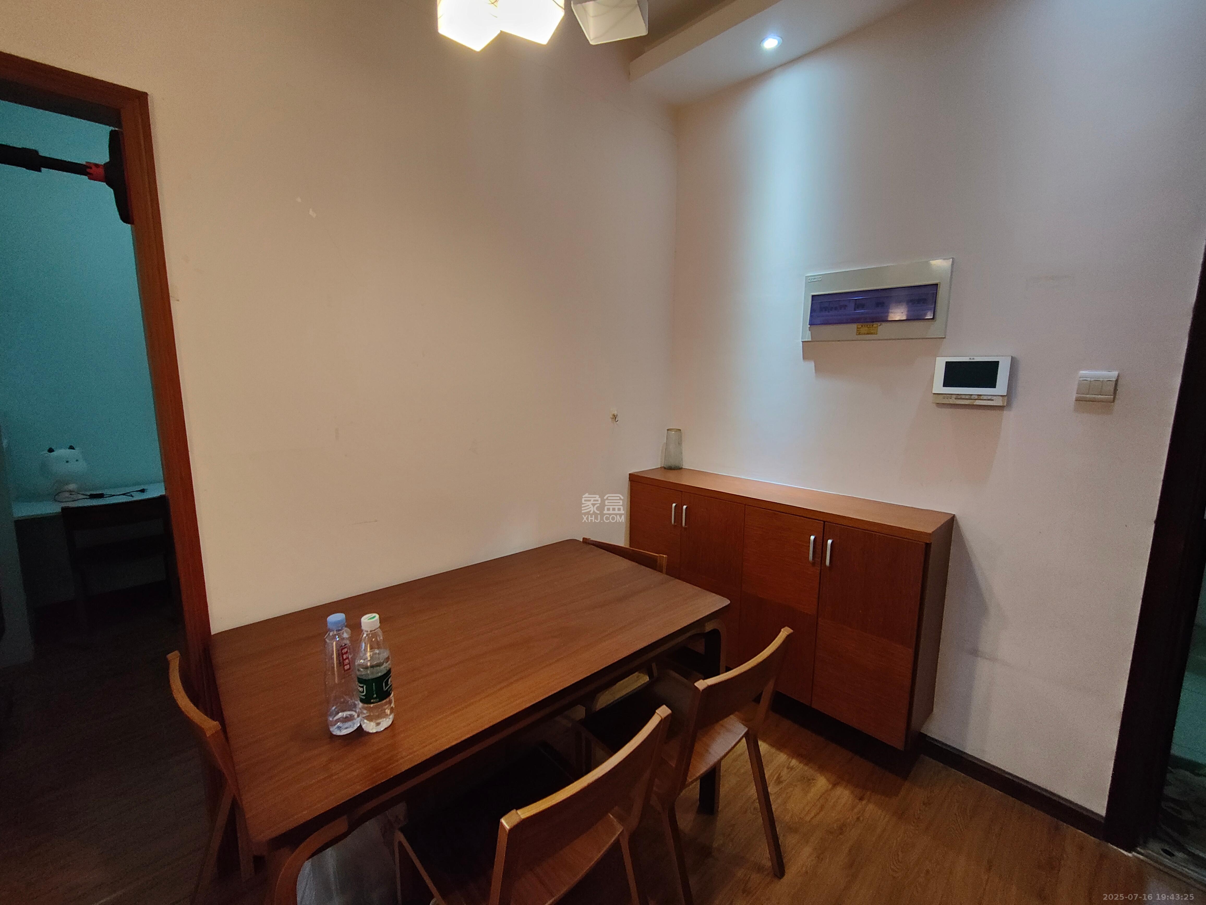 青园  2室2厅1卫   2200.00元/月室内图