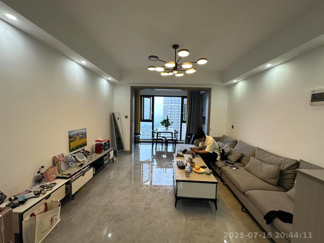 春藤小镇 4室2厅2卫 2100.0元/月 春藤小镇 4室2厅2卫 2100.0元/月户型图