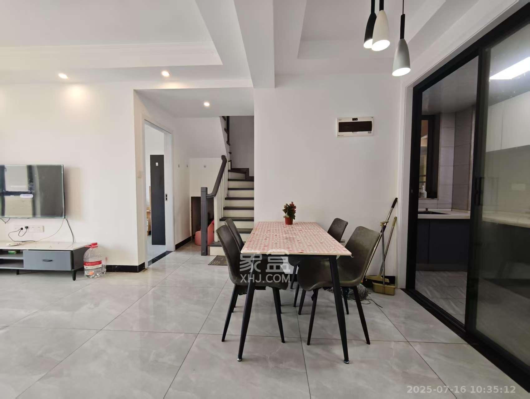 阳光城尚东湾蓝莓苑  4室2厅2卫    2800.0元/月 阳光城尚东湾蓝莓苑  4室2厅2卫    2800.0元/月室内图