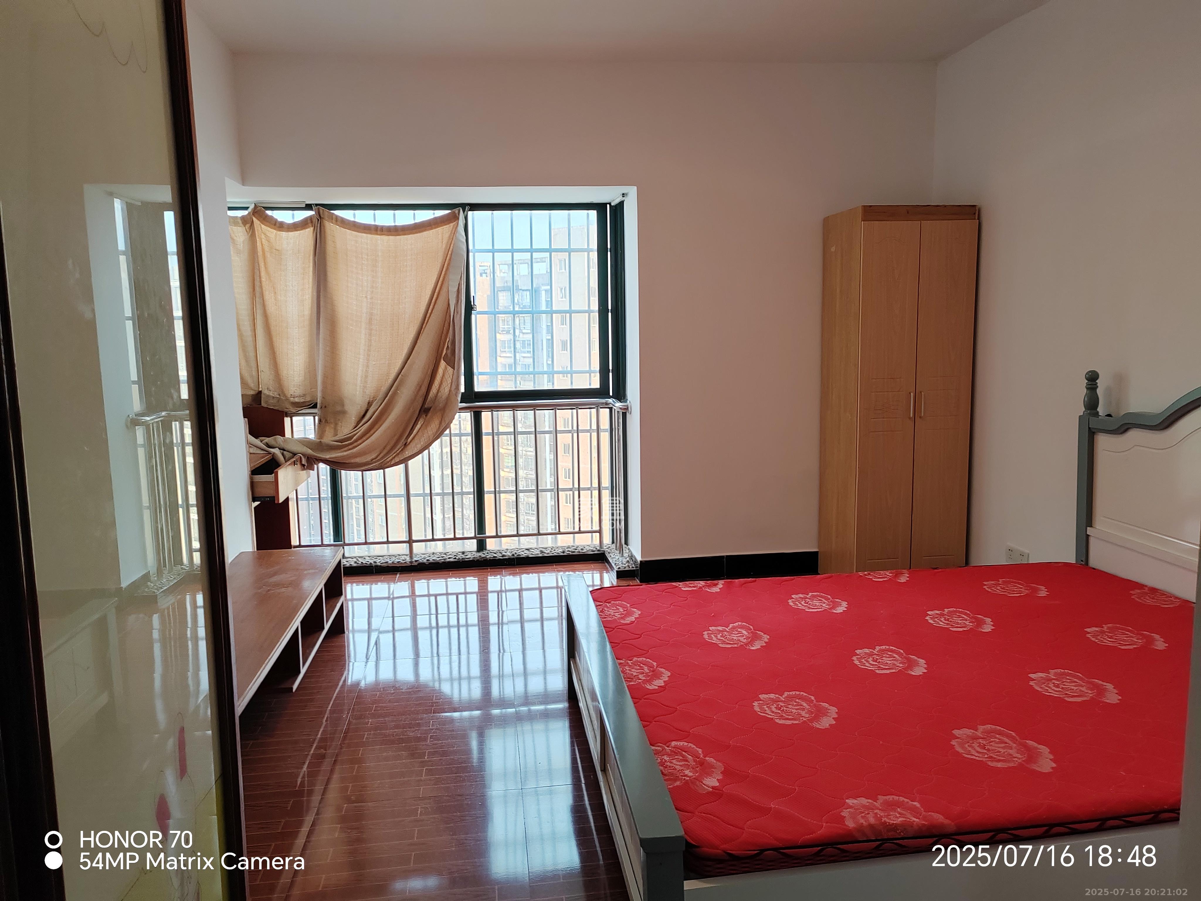 华天LOHO小镇 3室2厅2卫 1600.0元/月 华天LOHO小镇 3室2厅2卫 1600.0元/月室内图