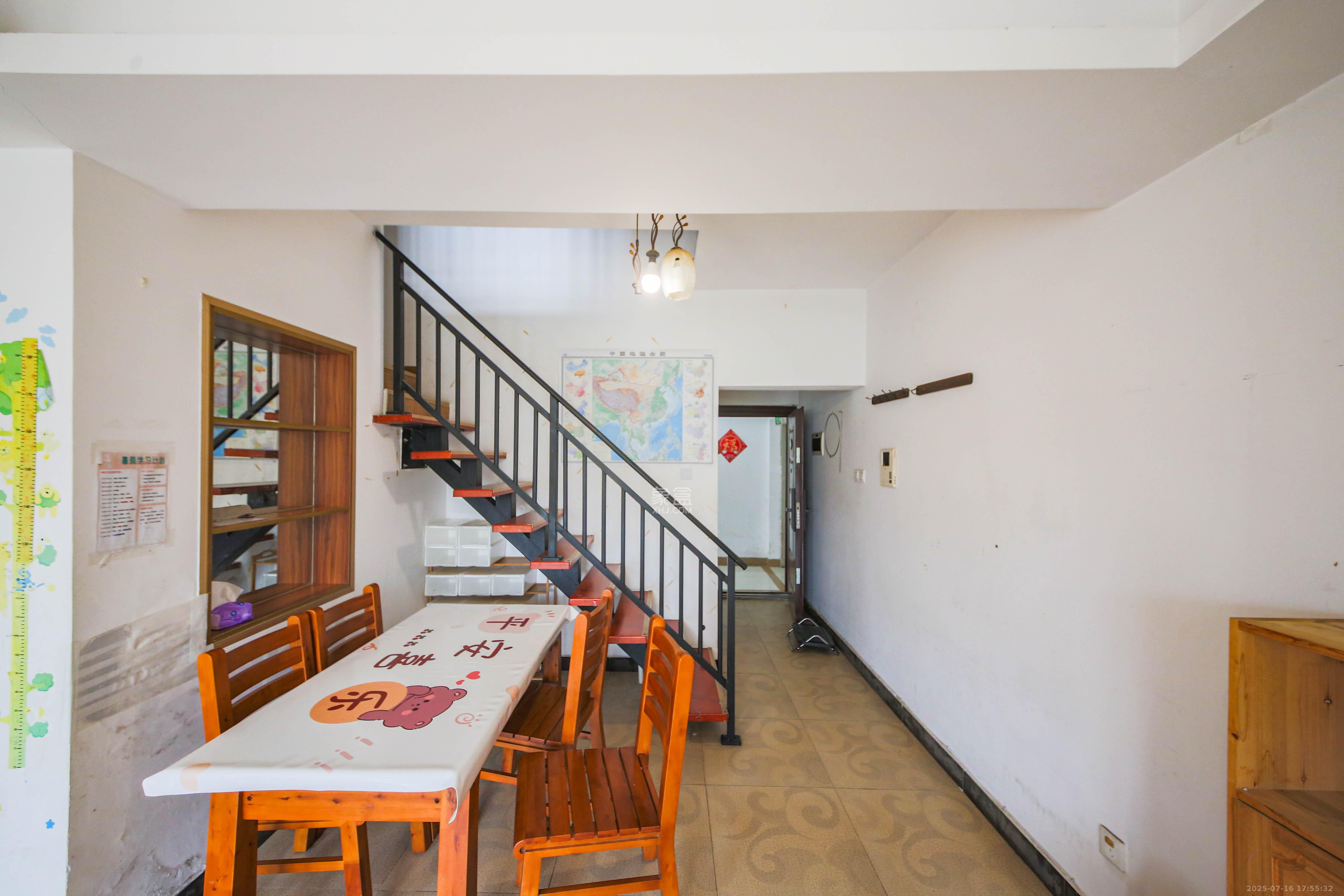 湘府东苑 3室2厅2卫 85.0万 湘府东苑 3室2厅2卫 85.0万客厅