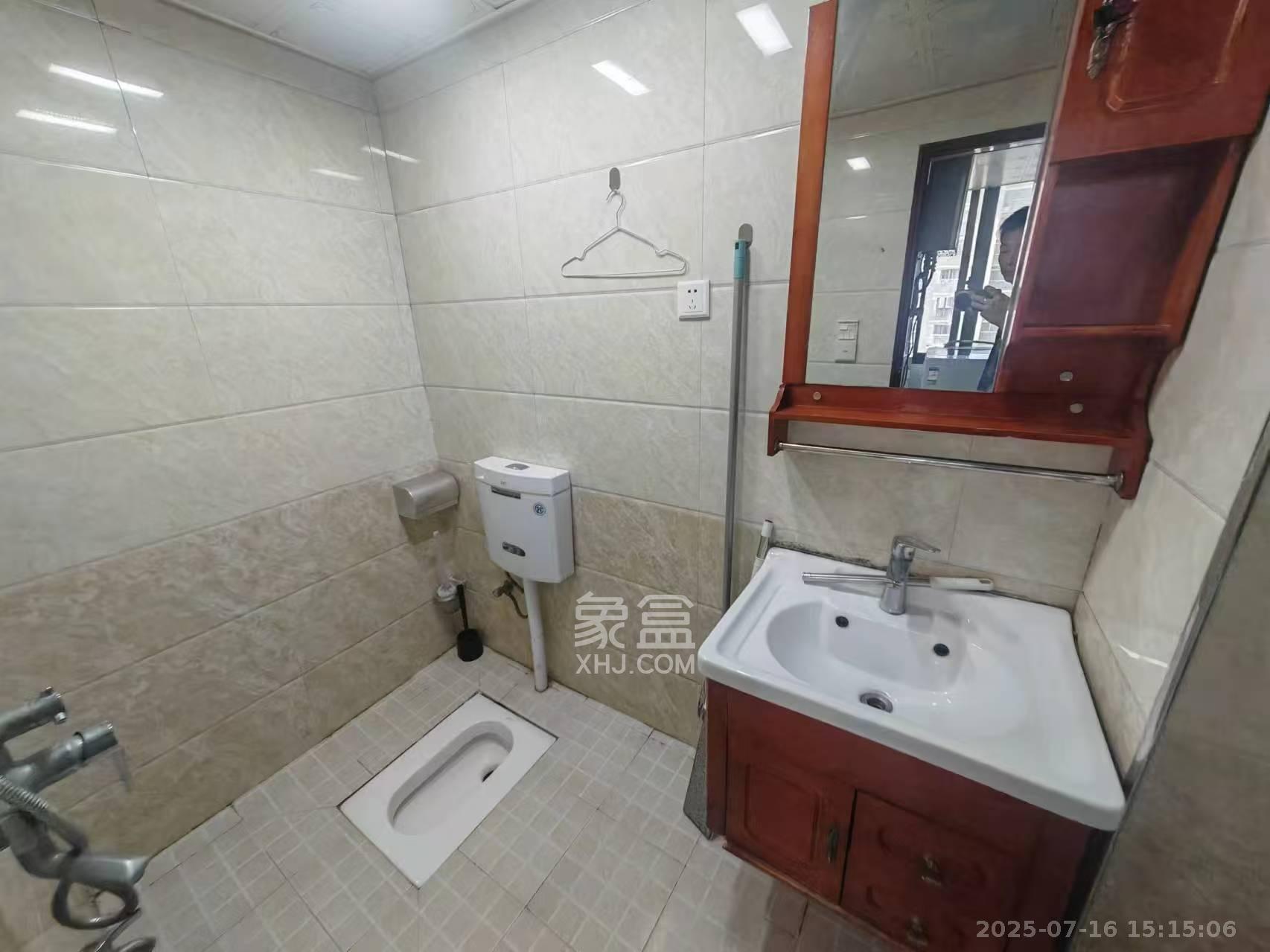 百纳广场（百纳公寓）  2室1厅1卫   2400.00元/月室内图