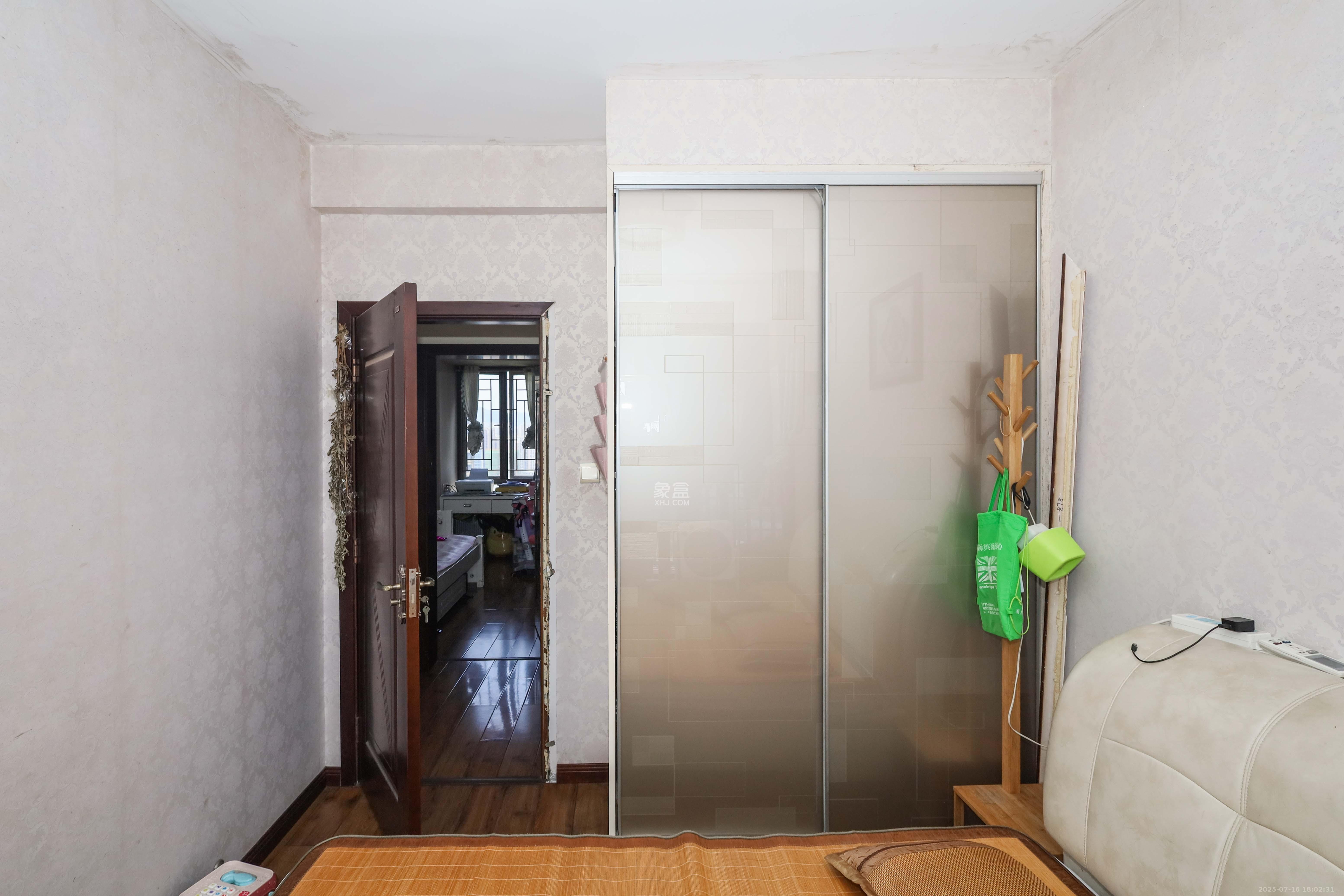 保利麓谷林语F区 3室2厅1卫 105.0万 保利麓谷林语F区 3室2厅1卫 105.0万卧室