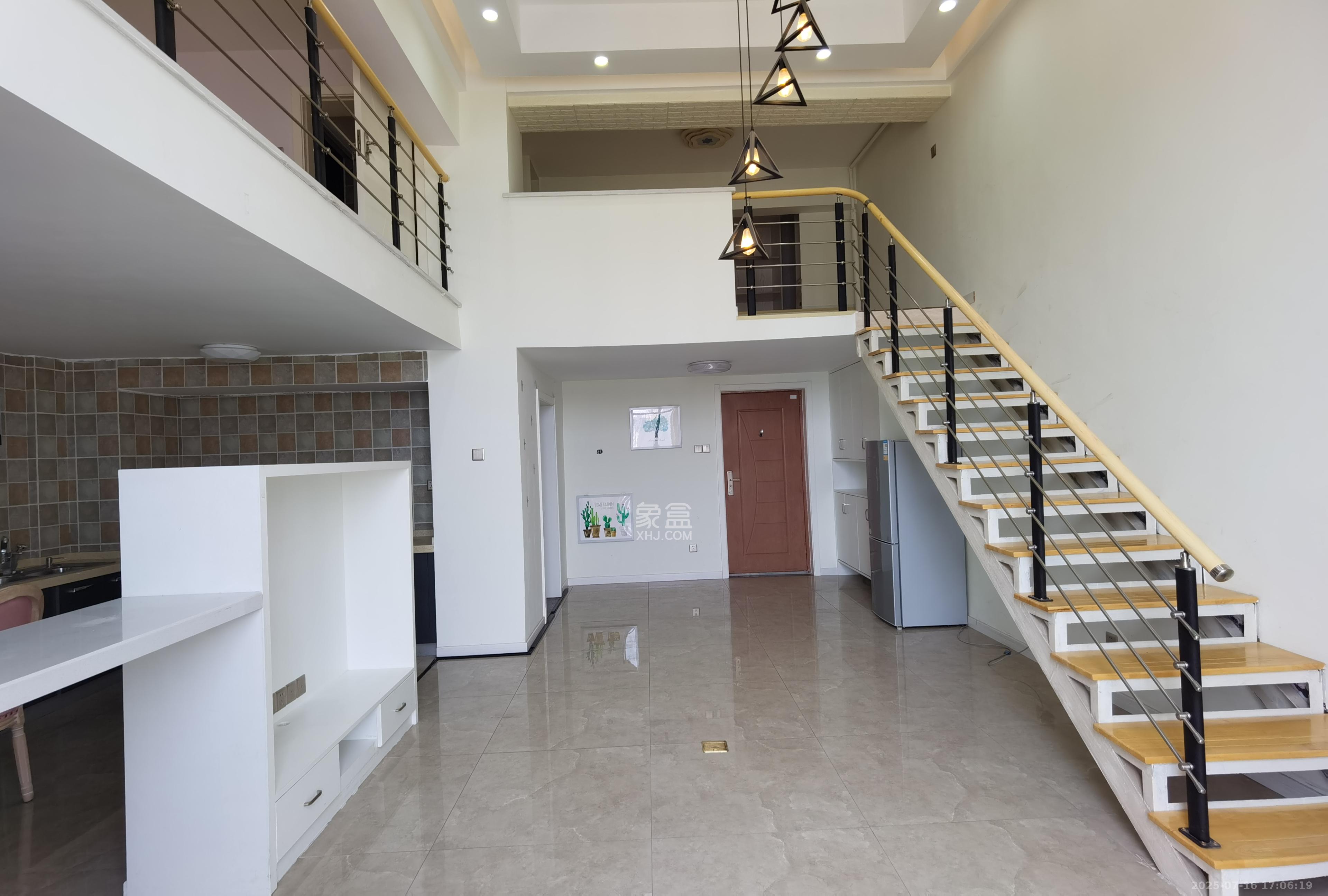 洋湖时代 3室3厅2卫 1800.0元/月 洋湖时代 3室3厅2卫 1800.0元/月室内图