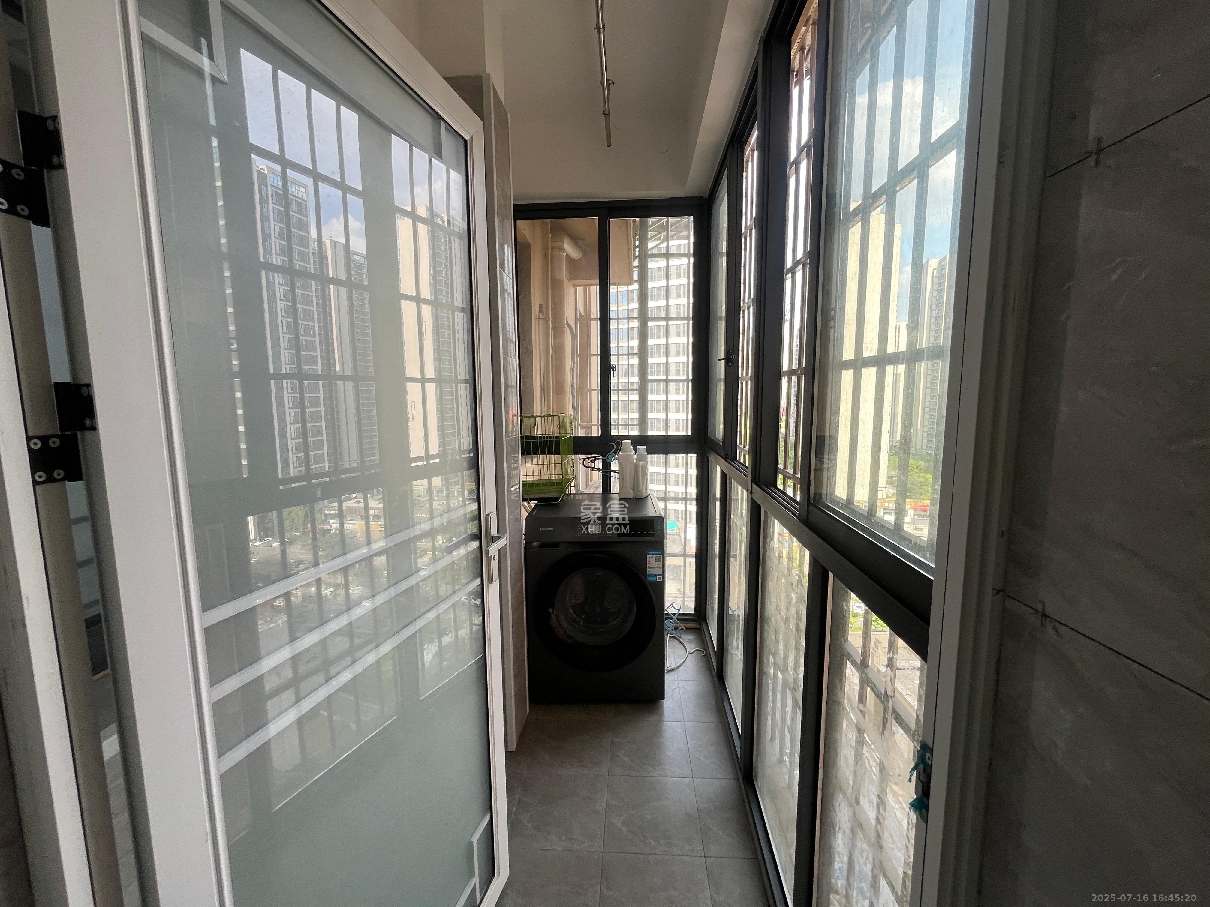 嘉荣苑  3室2厅2卫    2600.0元/月 嘉荣苑  3室2厅2卫    2600.0元/月室内图