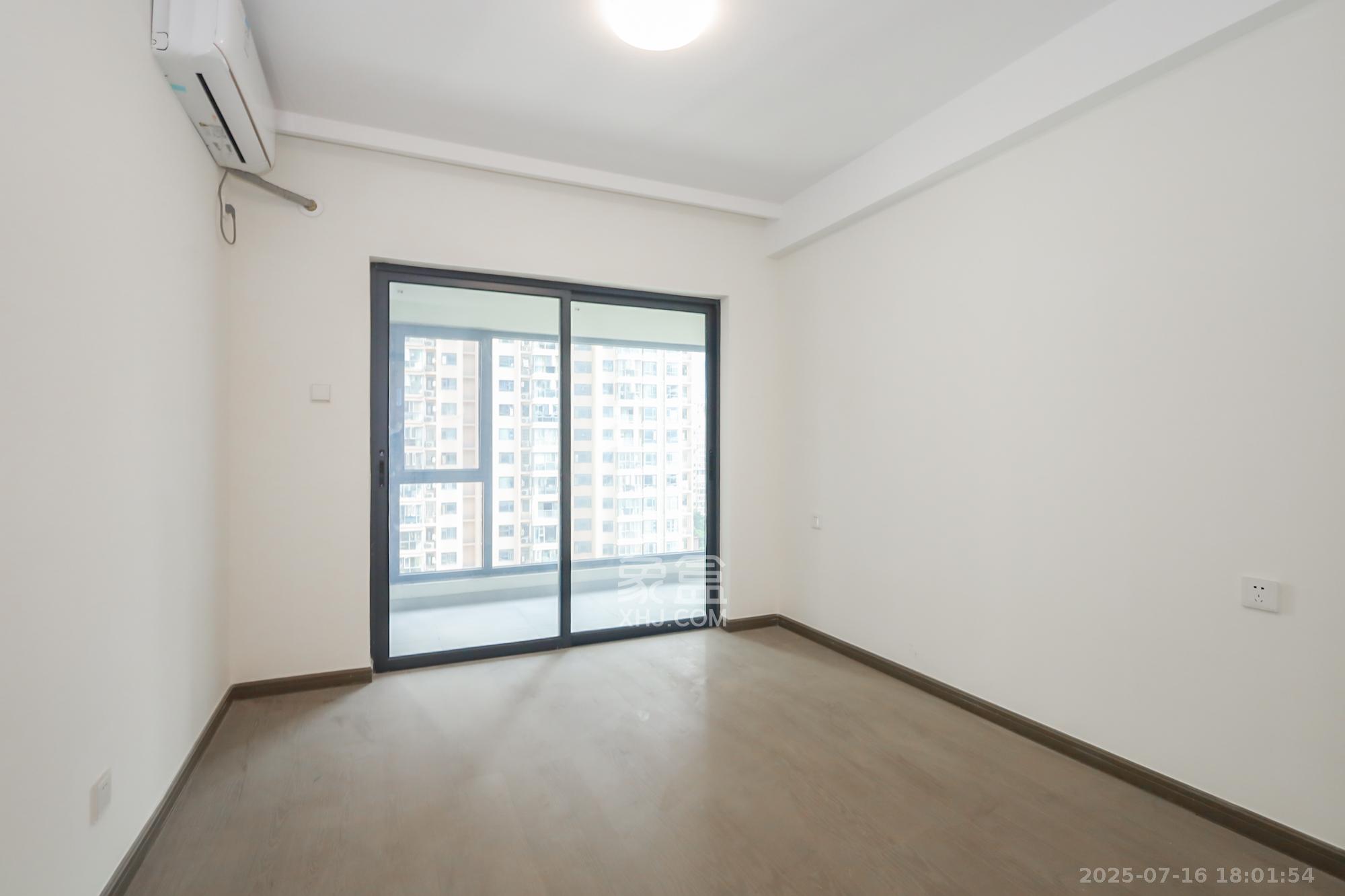 滨江府1913 4室2厅2卫 233.0万 滨江府1913 4室2厅2卫 233.0万卧室