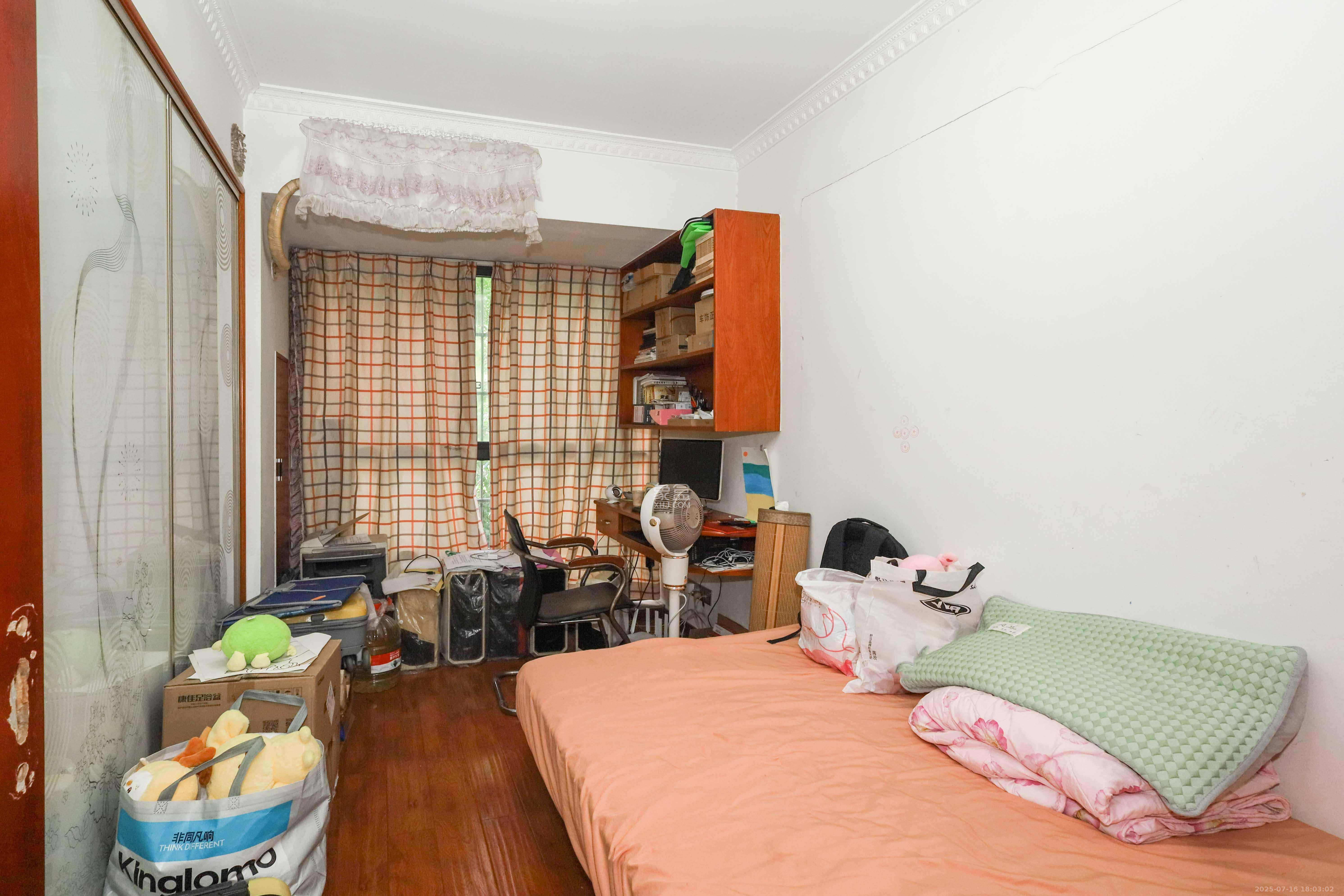 保利麓谷林语F区 3室2厅1卫 82.0万 保利麓谷林语F区 3室2厅1卫 82.0万卧室