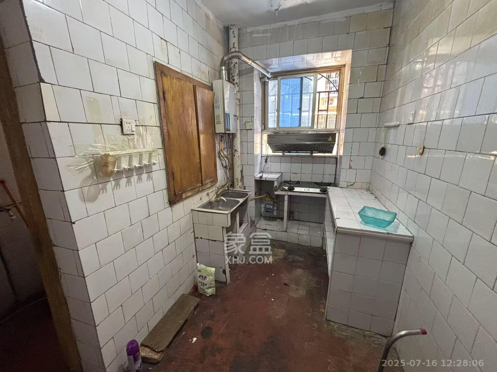 南湖公寓(万顺公寓) 1室1厅1卫 1300.0元/月 南湖公寓(万顺公寓) 1室1厅1卫 1300.0元/月室内图