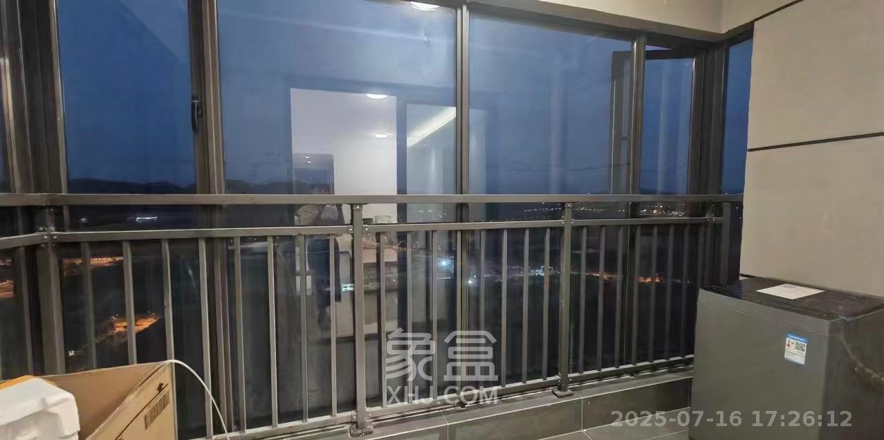 招商华发依云曦城  3室2厅2卫   2600.00元/月室内图