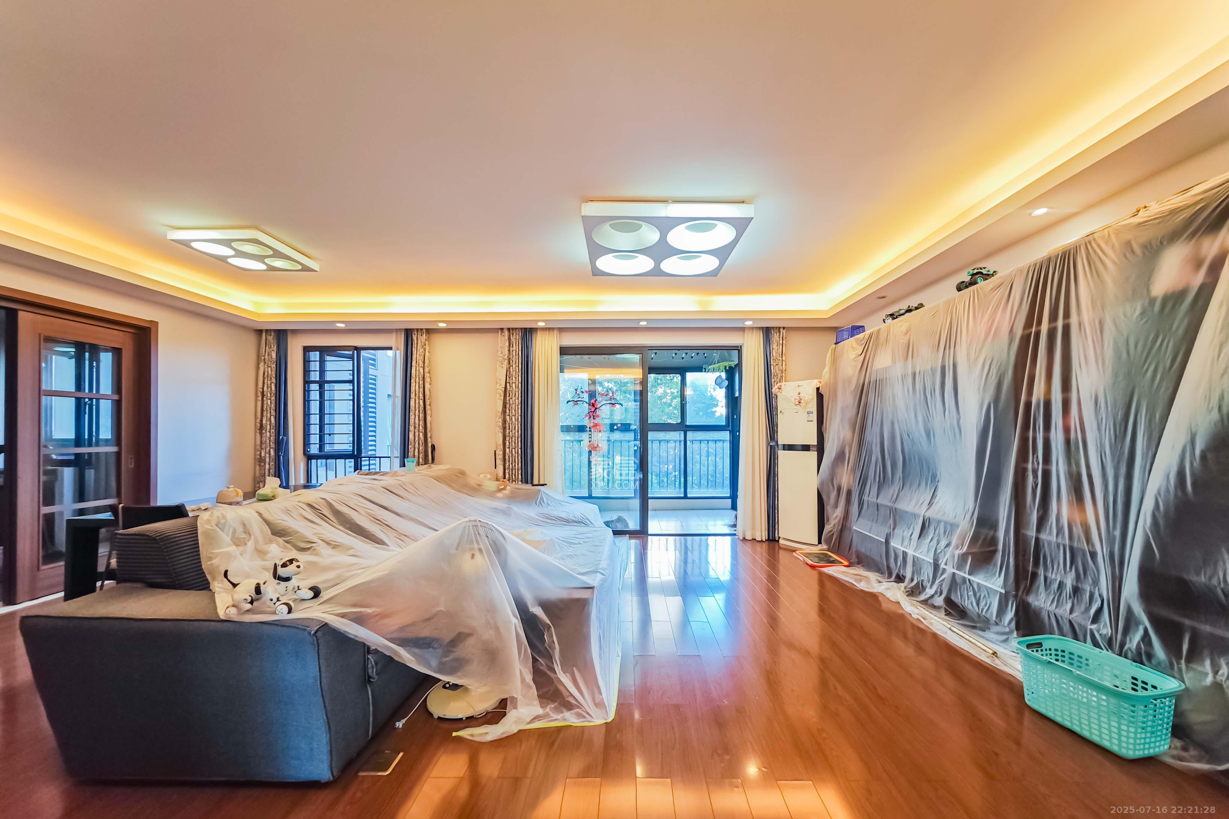 万科金域华府三四期 4室2厅2卫 112.0万 万科金域华府三四期 4室2厅2卫 112.0万客厅