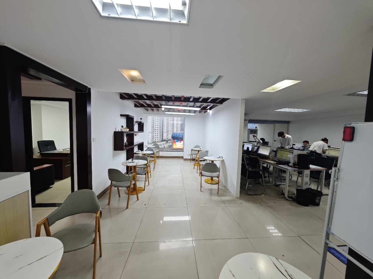 半山花园 1室1厅1卫 5000.0元/月 半山花园 1室1厅1卫 5000.0元/月室内图