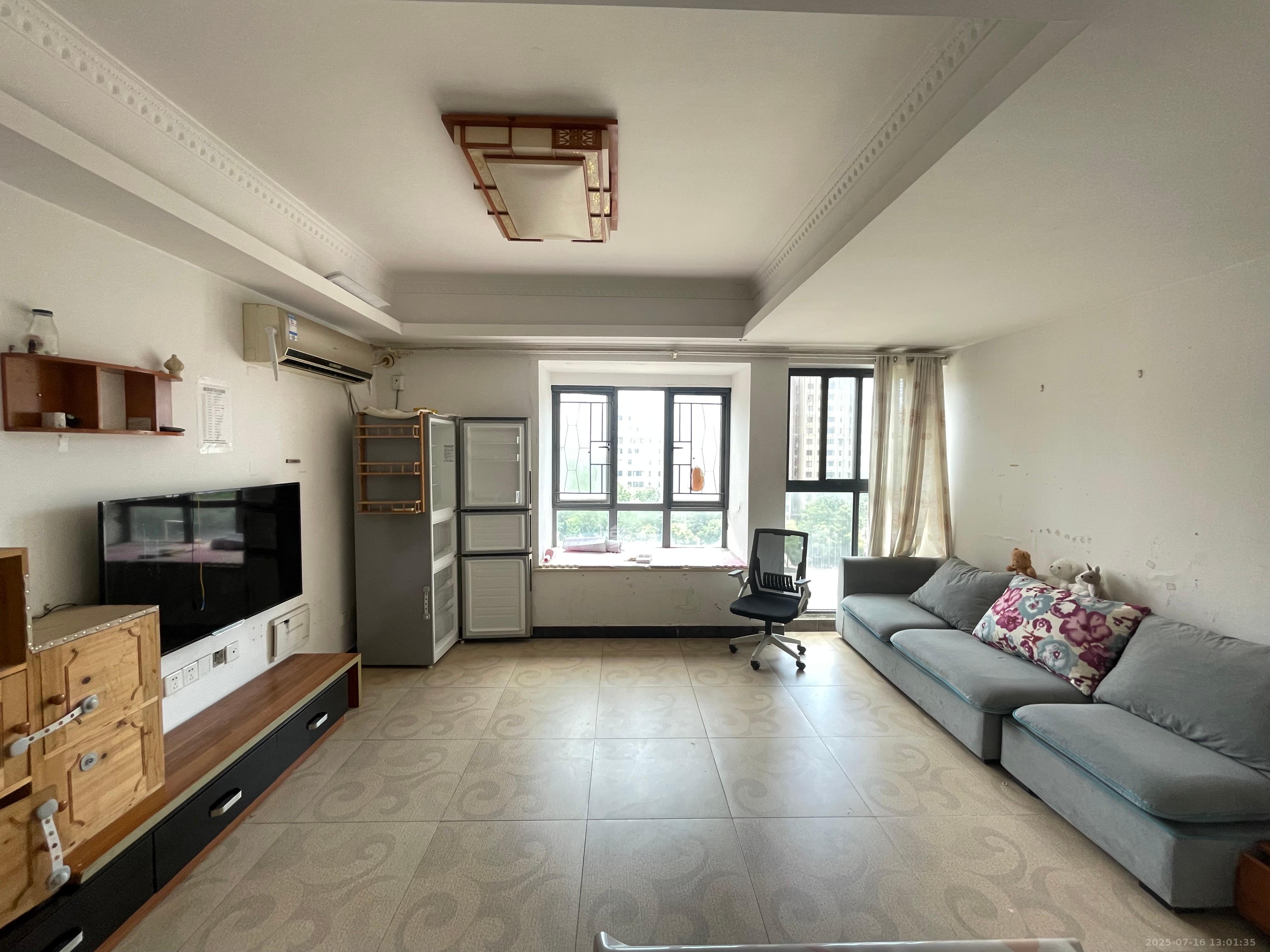 湘府东苑 3室2厅2卫 2000.0元/月 湘府东苑 3室2厅2卫 2000.0元/月室内图