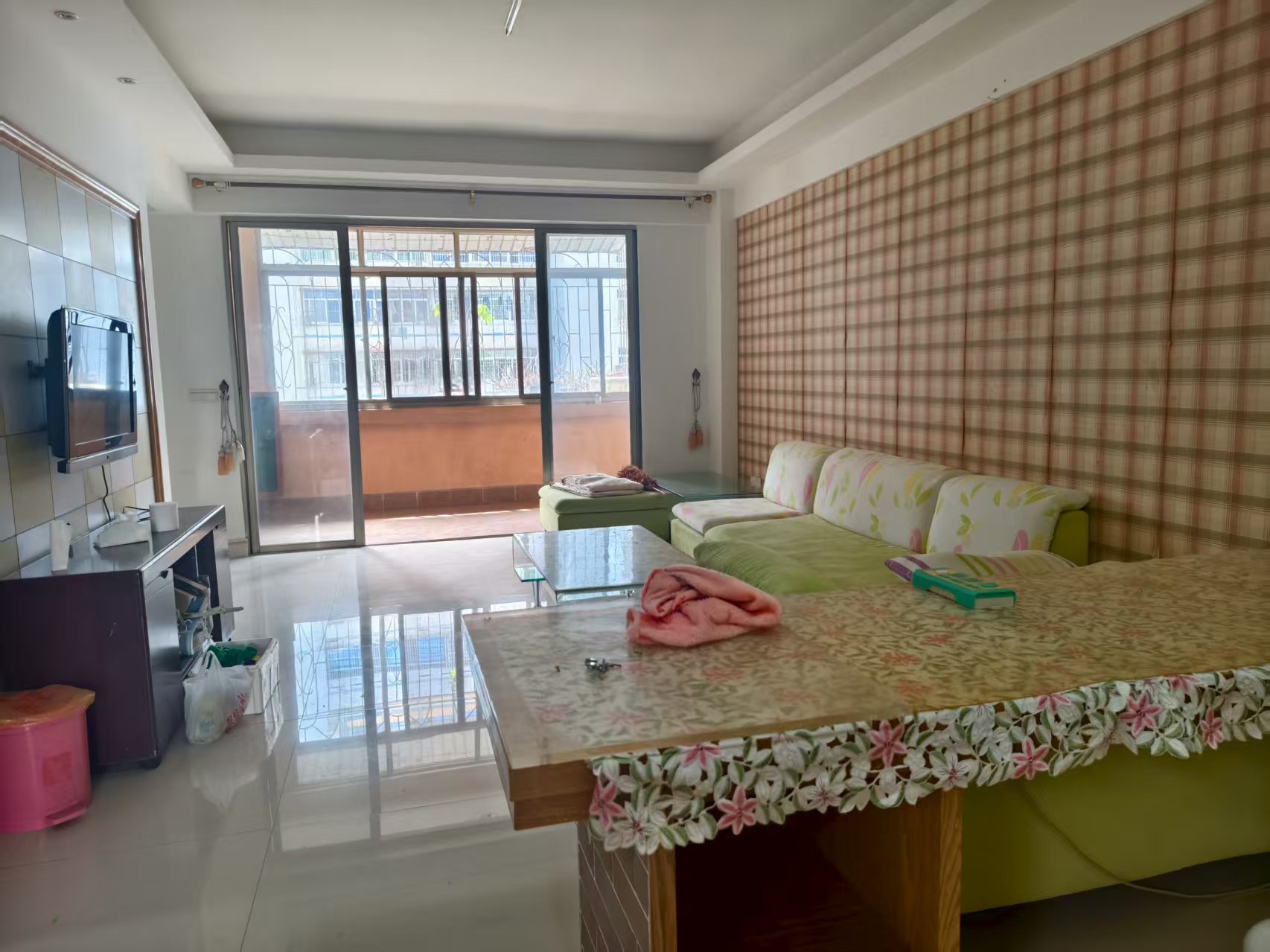 南宝小汽车修理厂宿舍 3室2厅2卫 2300.0元/月 南宝小汽车修理厂宿舍 3室2厅2卫 2300.0元/月室内图