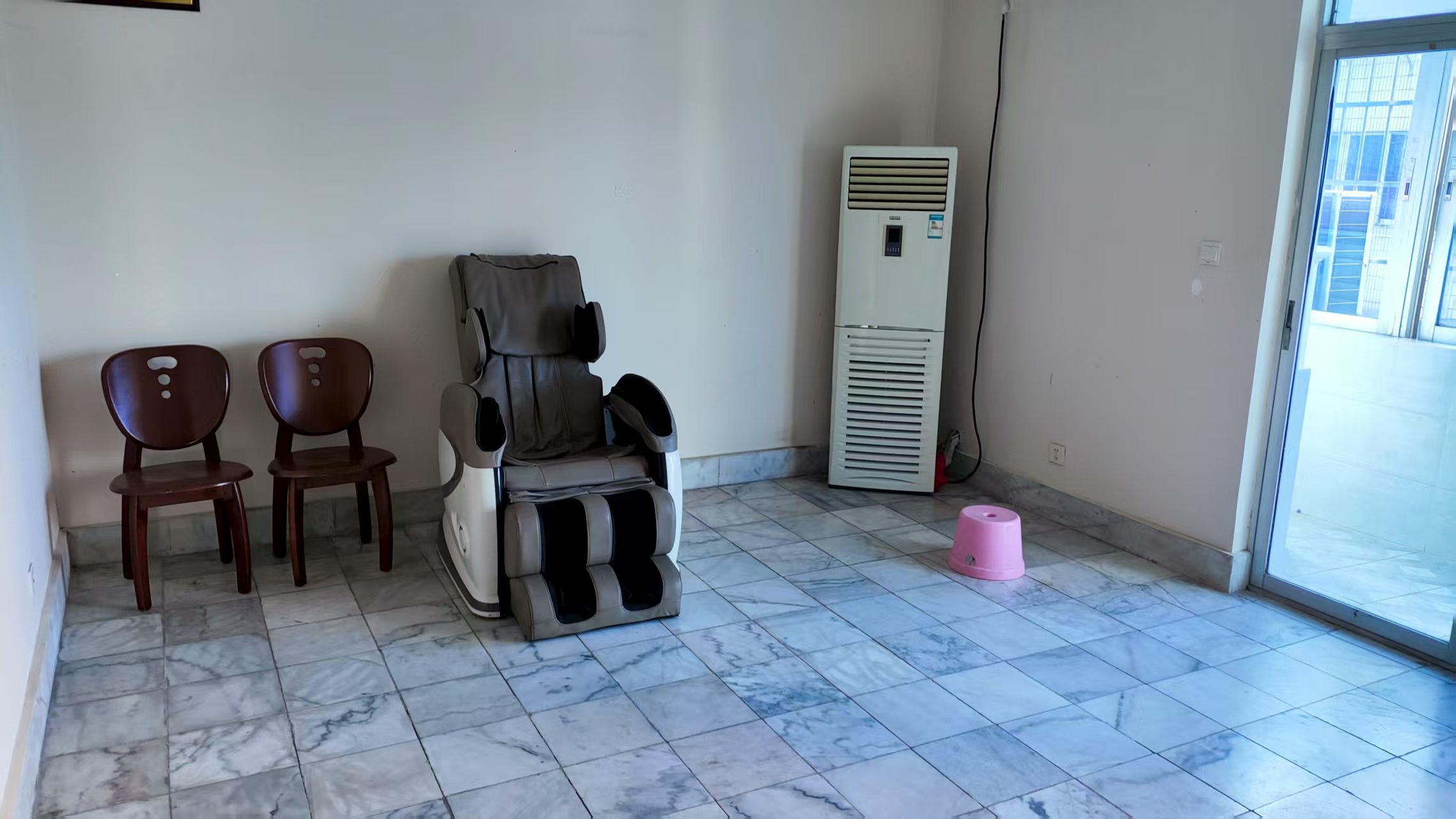 富成大厦 4室2厅2卫 2200.0元/月 富成大厦 4室2厅2卫 2200.0元/月室内图