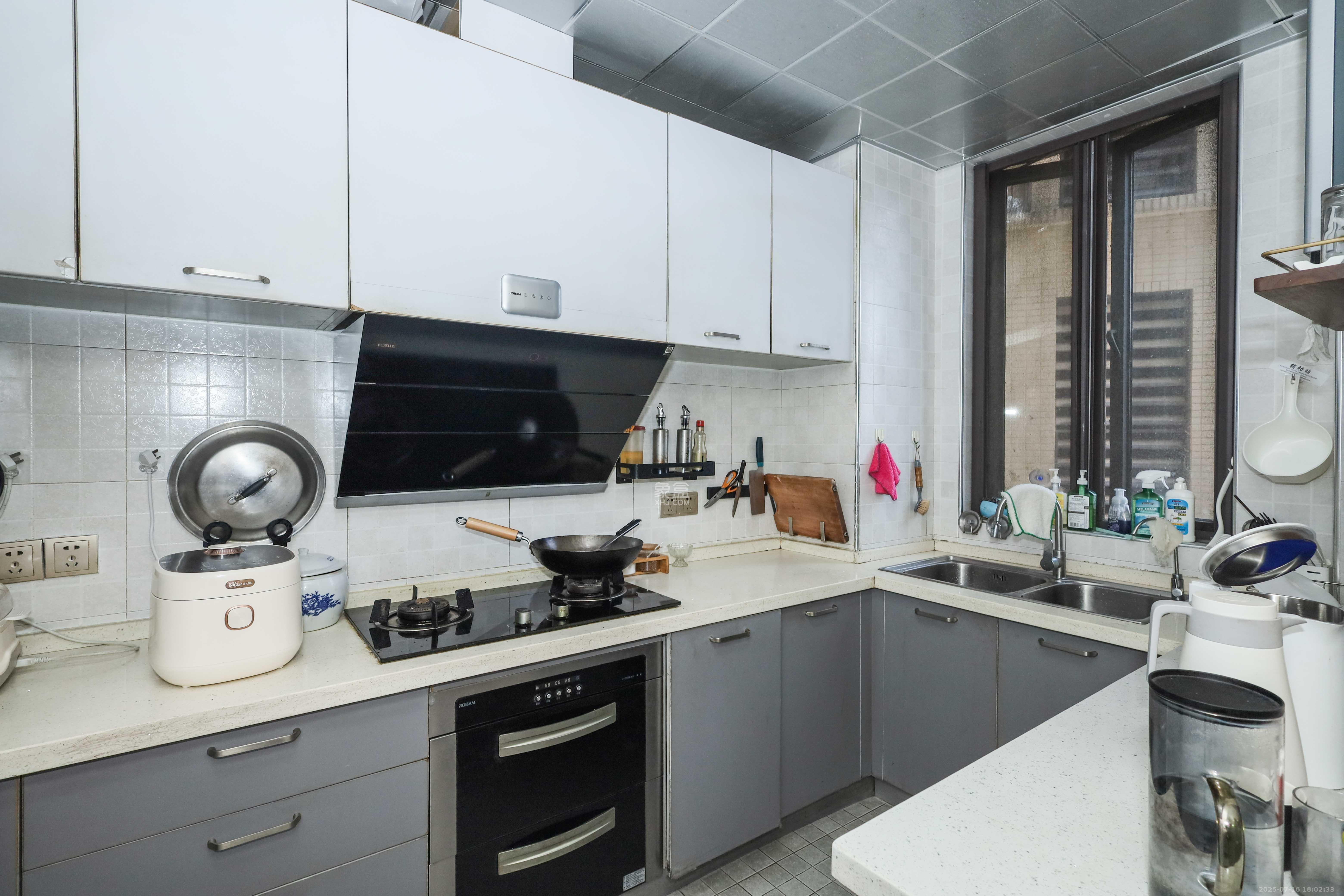 保利麓谷林语F区  3室2厅1卫    105.0万厨房