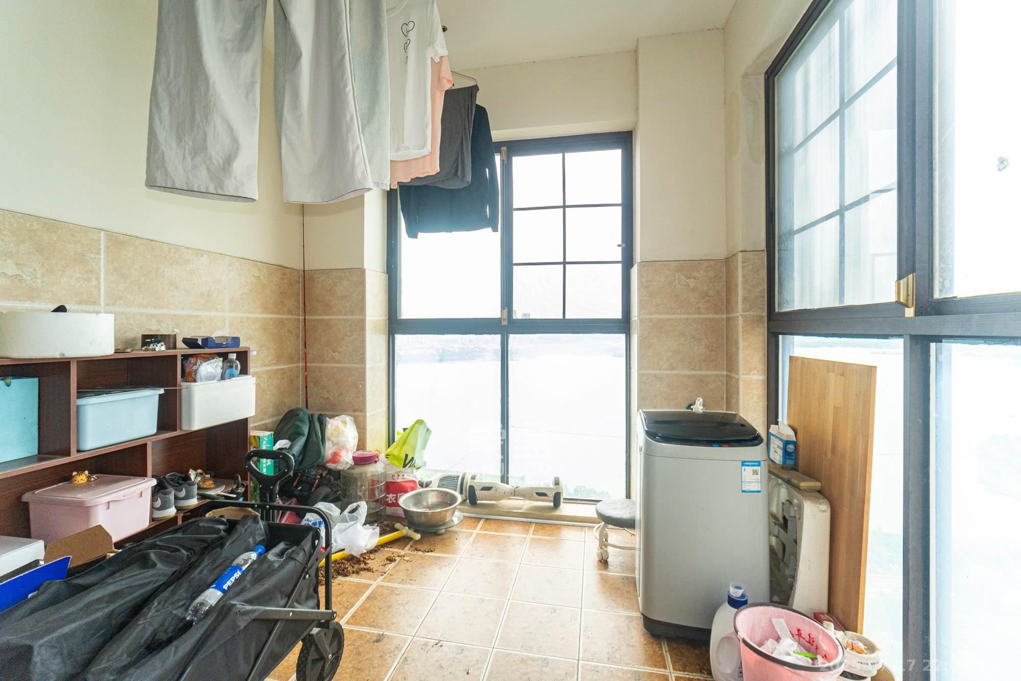 国泰九龙湾 4室2厅2卫 125.8万 国泰九龙湾 4室2厅2卫 125.8万阳台